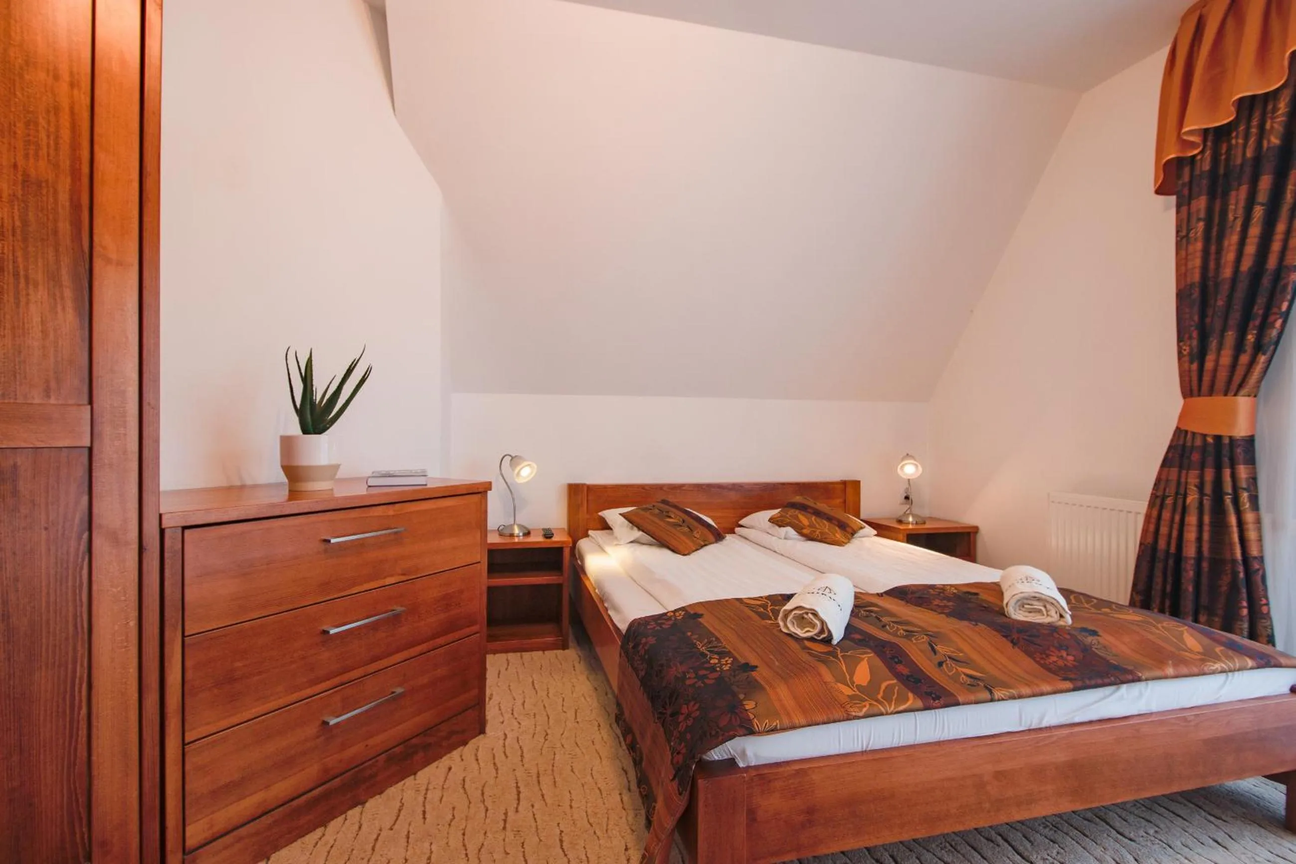Bed in WILLA SZMARAGD - Stoki Narciarskie - Zniżki na Termy - Sauna - Bilard