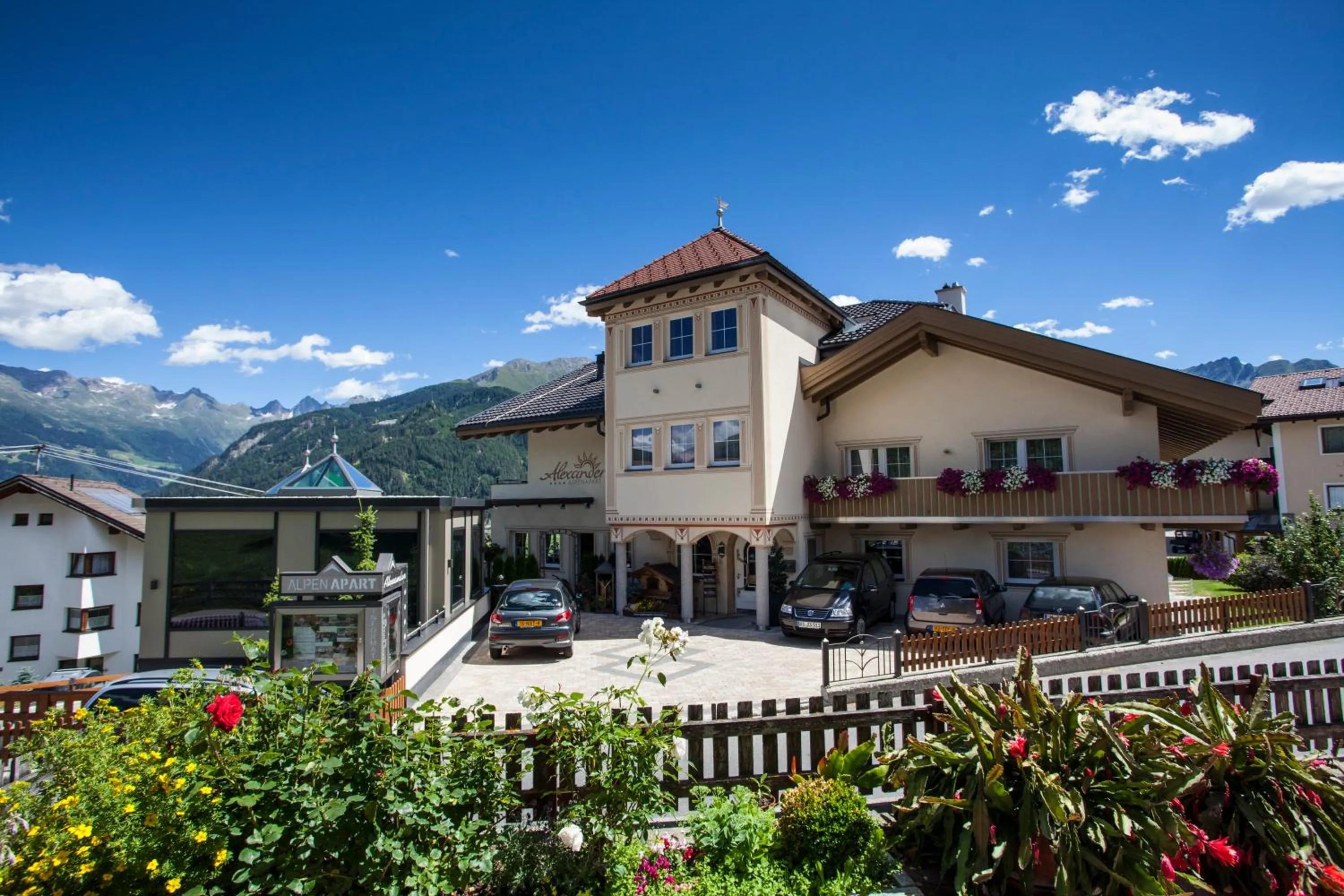 Facade/entrance in ALPENAPART LADIS ehemals Alpenapart Alexander