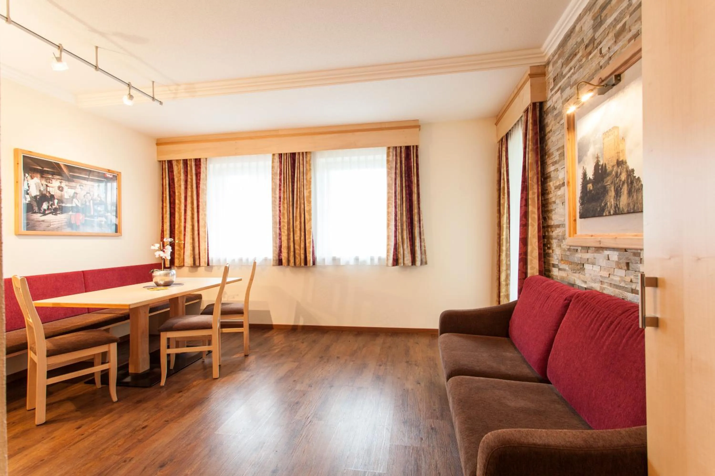 Dining area in ALPENAPART LADIS ehemals Alpenapart Alexander