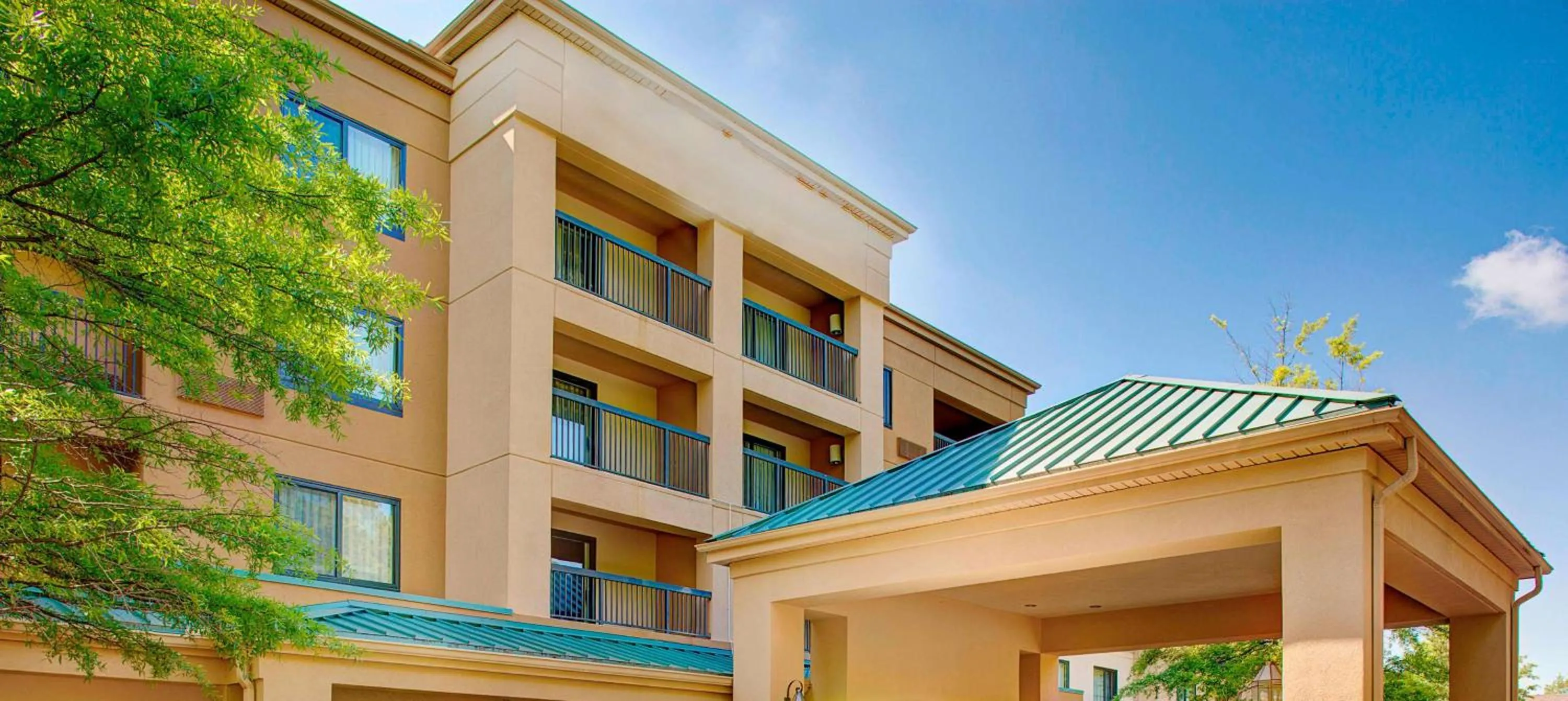 Property building in Sonesta Select Birmingham Colonnade