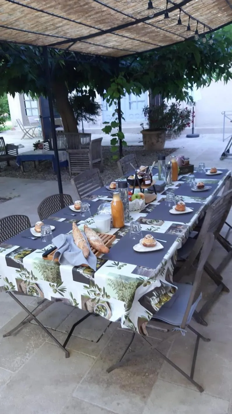 Breakfast in Mas des Cigognes