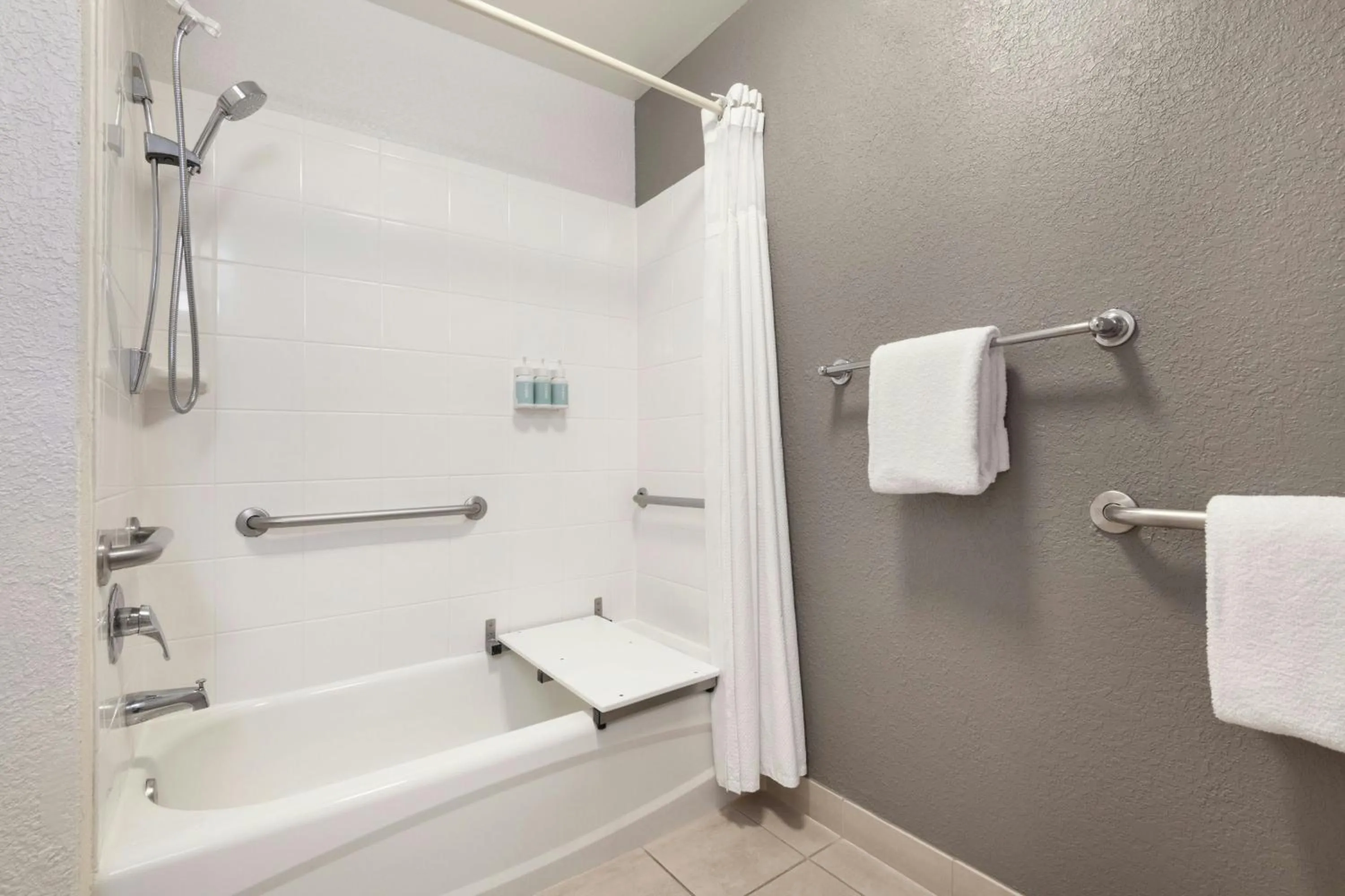 Bathroom in Courtyard by Marriott Nashville Airport