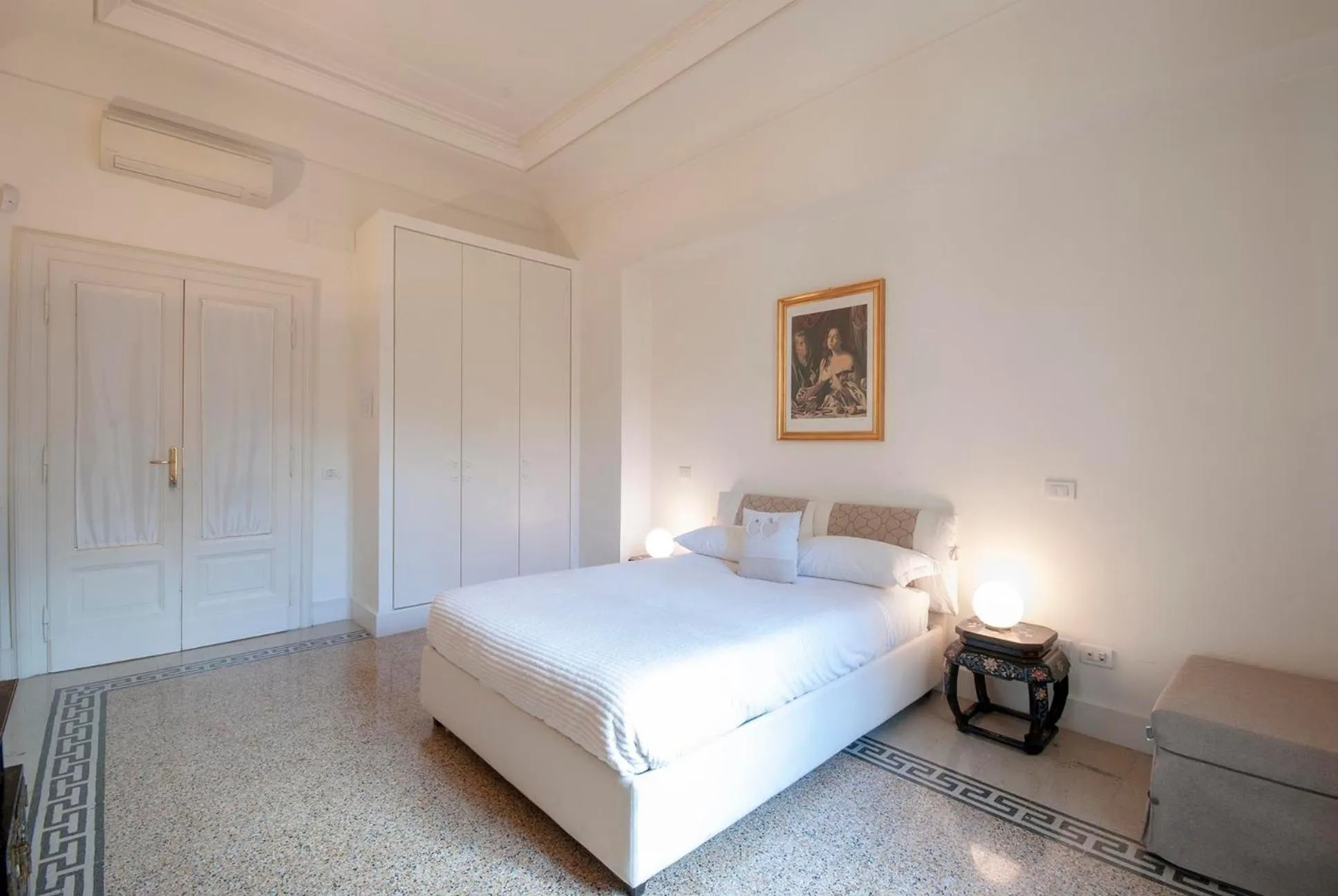 Bed in Bea Suites Luxury Rooms