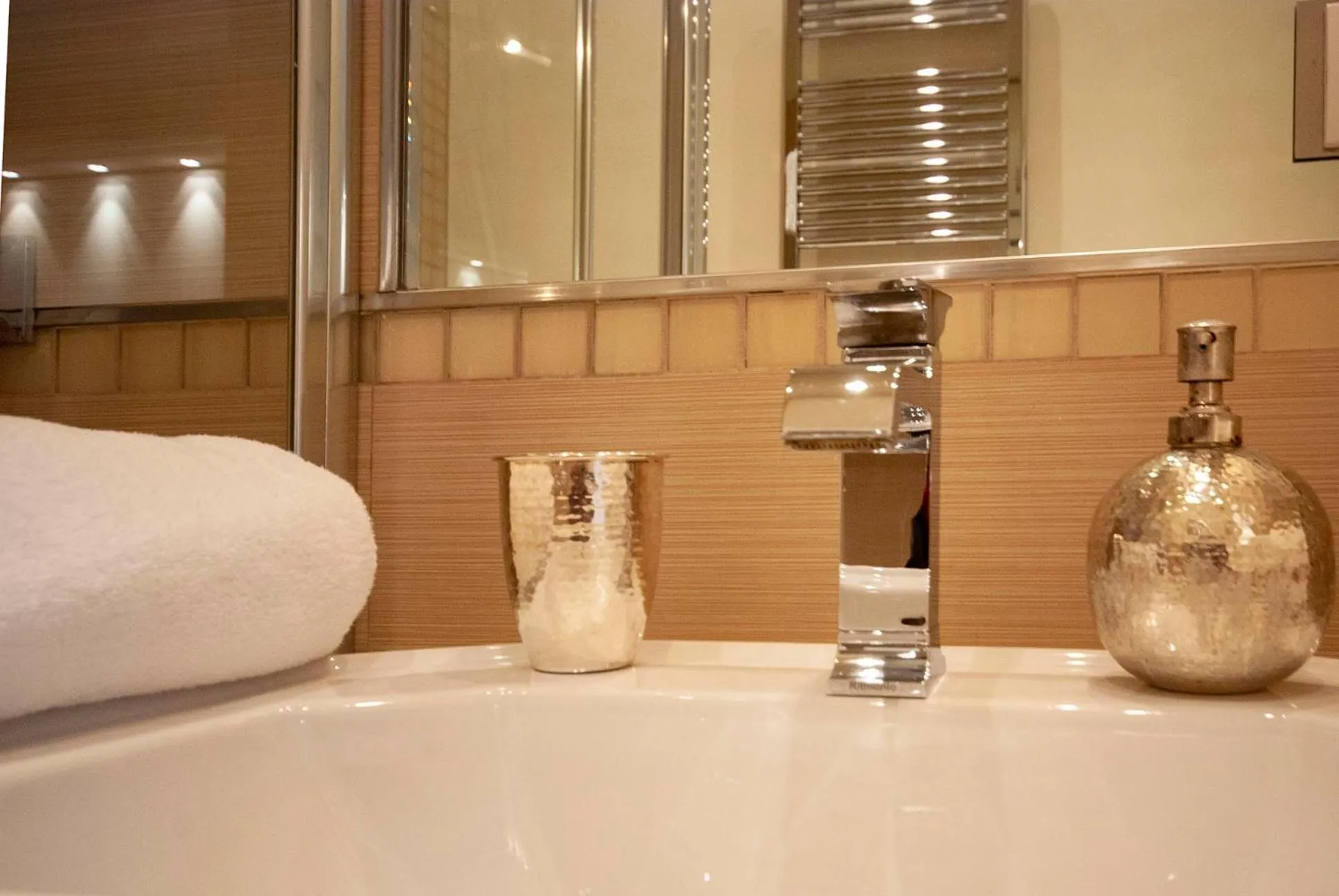 Bathroom in Bea Suites Luxury Rooms