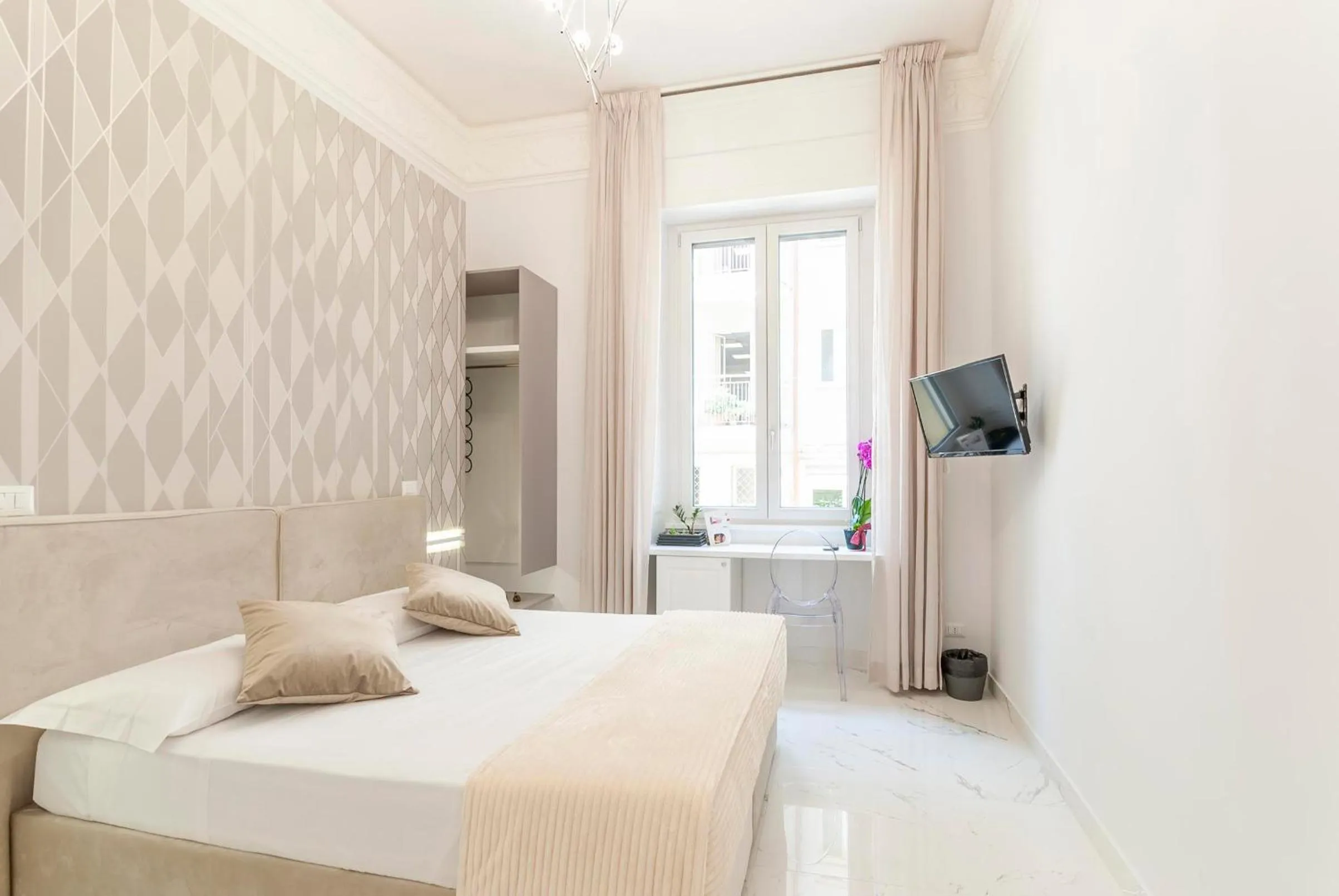 Bed in Bea Suites Luxury Rooms