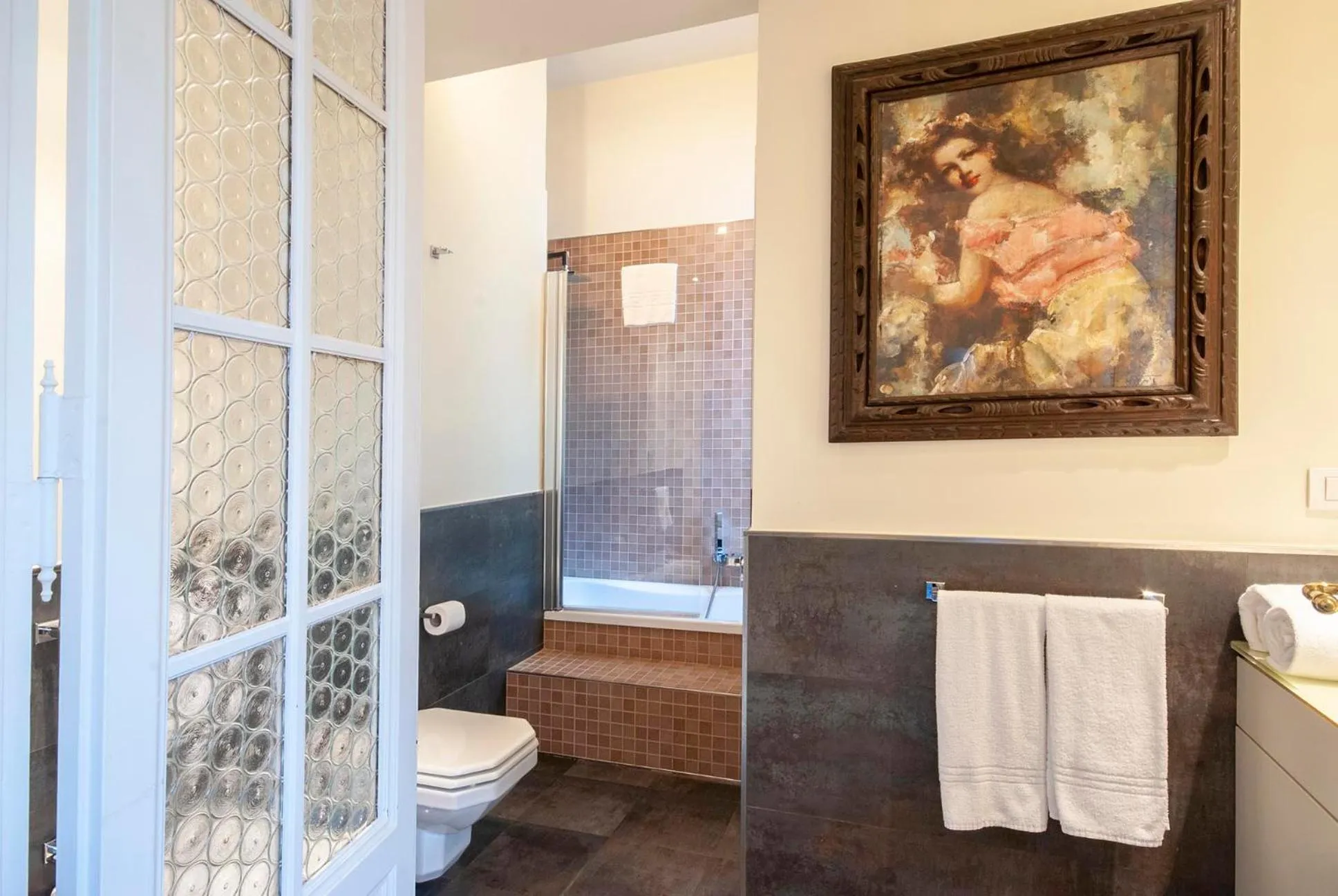 Bathroom in Bea Suites Luxury Rooms