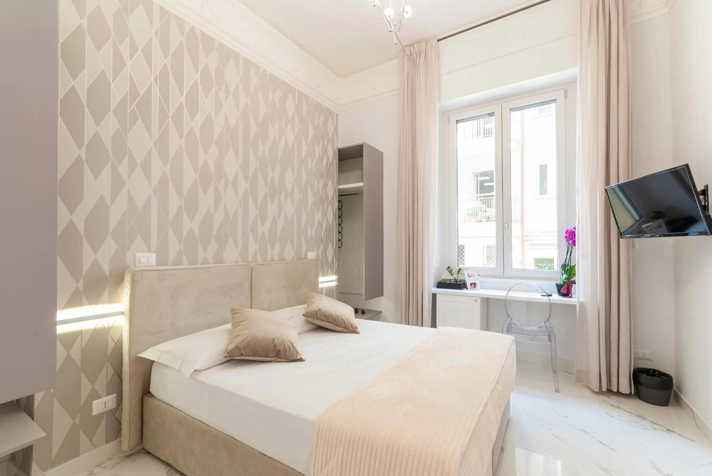 Bed in Bea Suites Luxury Rooms