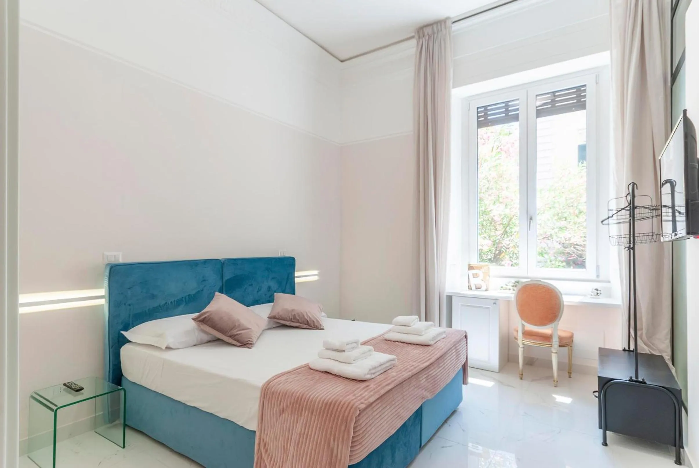 Bed in Bea Suites Luxury Rooms