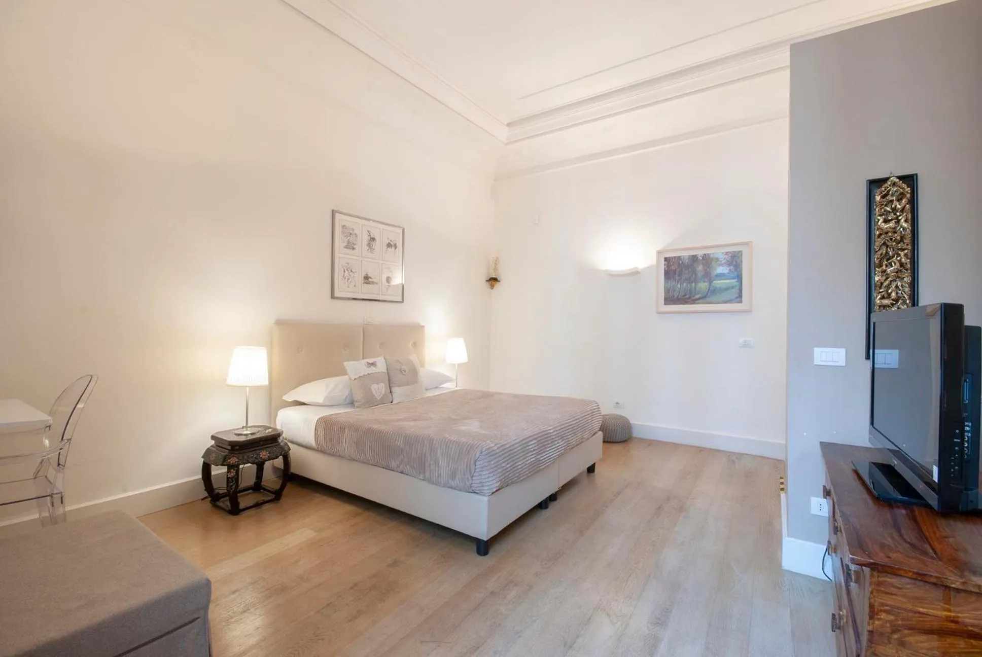 Bed in Bea Suites Luxury Rooms