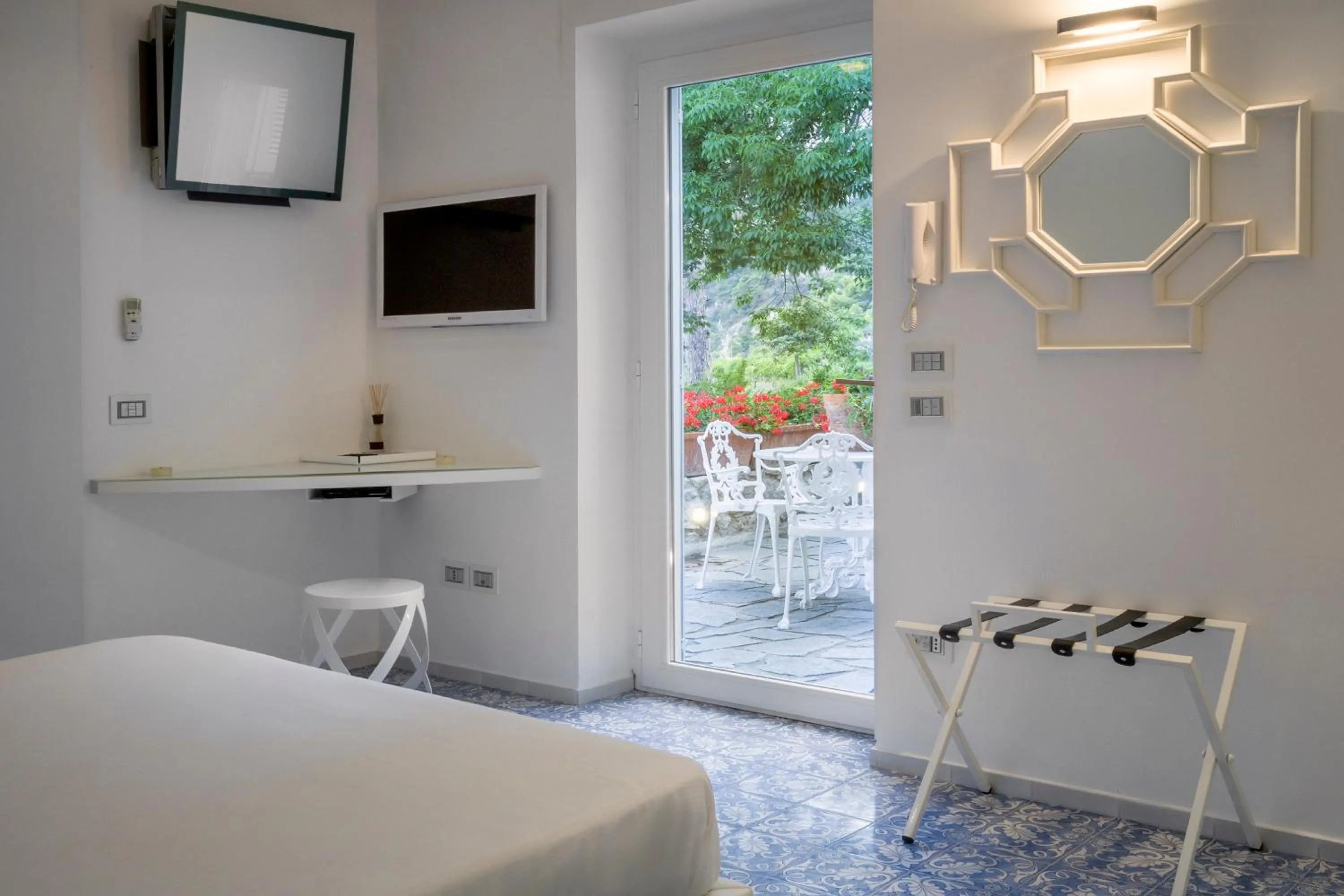 Bedroom, Bed in LHP Suite Capri Villa La Giara