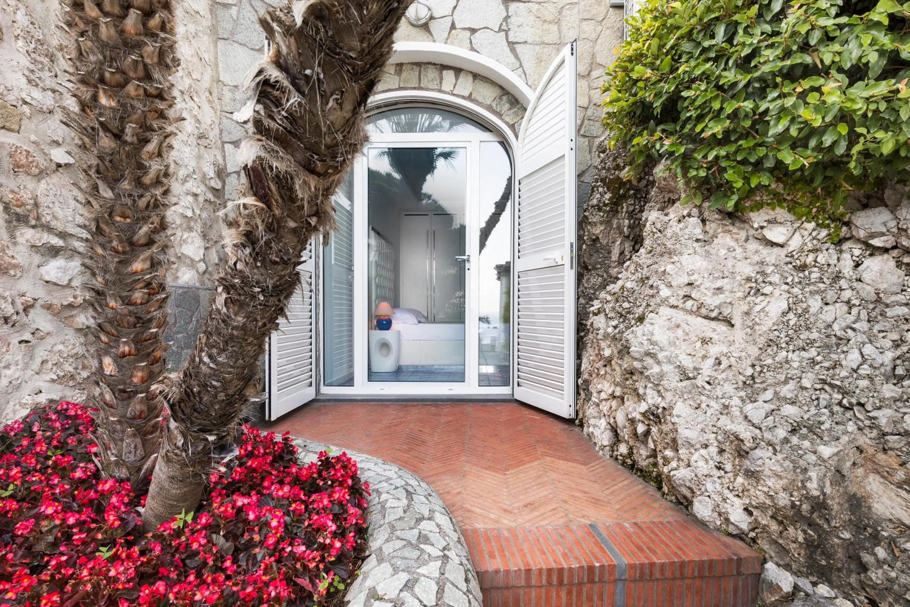 Facade/entrance in LHP Suite Capri Villa La Giara