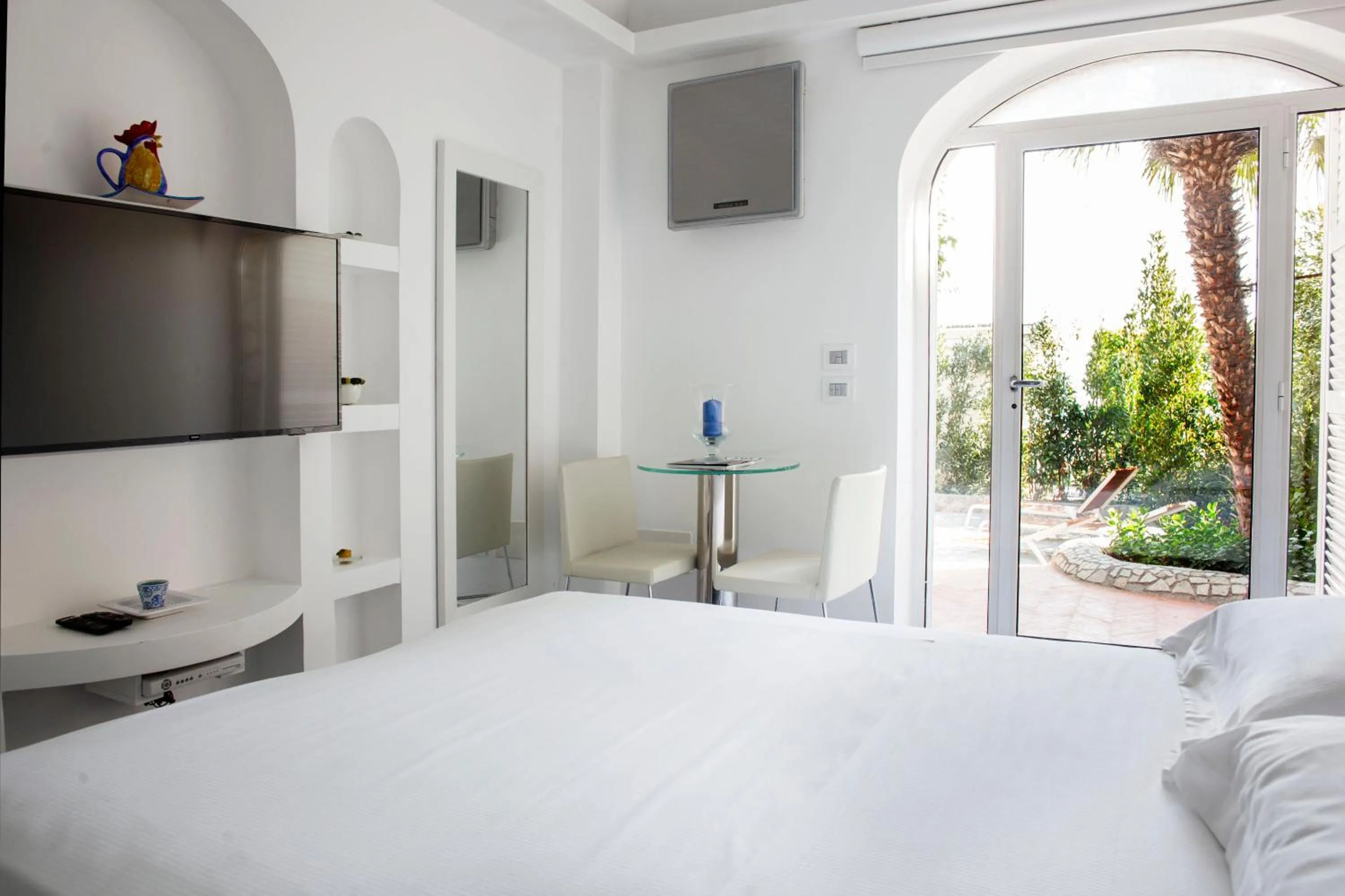 Bedroom, Bed in LHP Suite Capri Villa La Giara