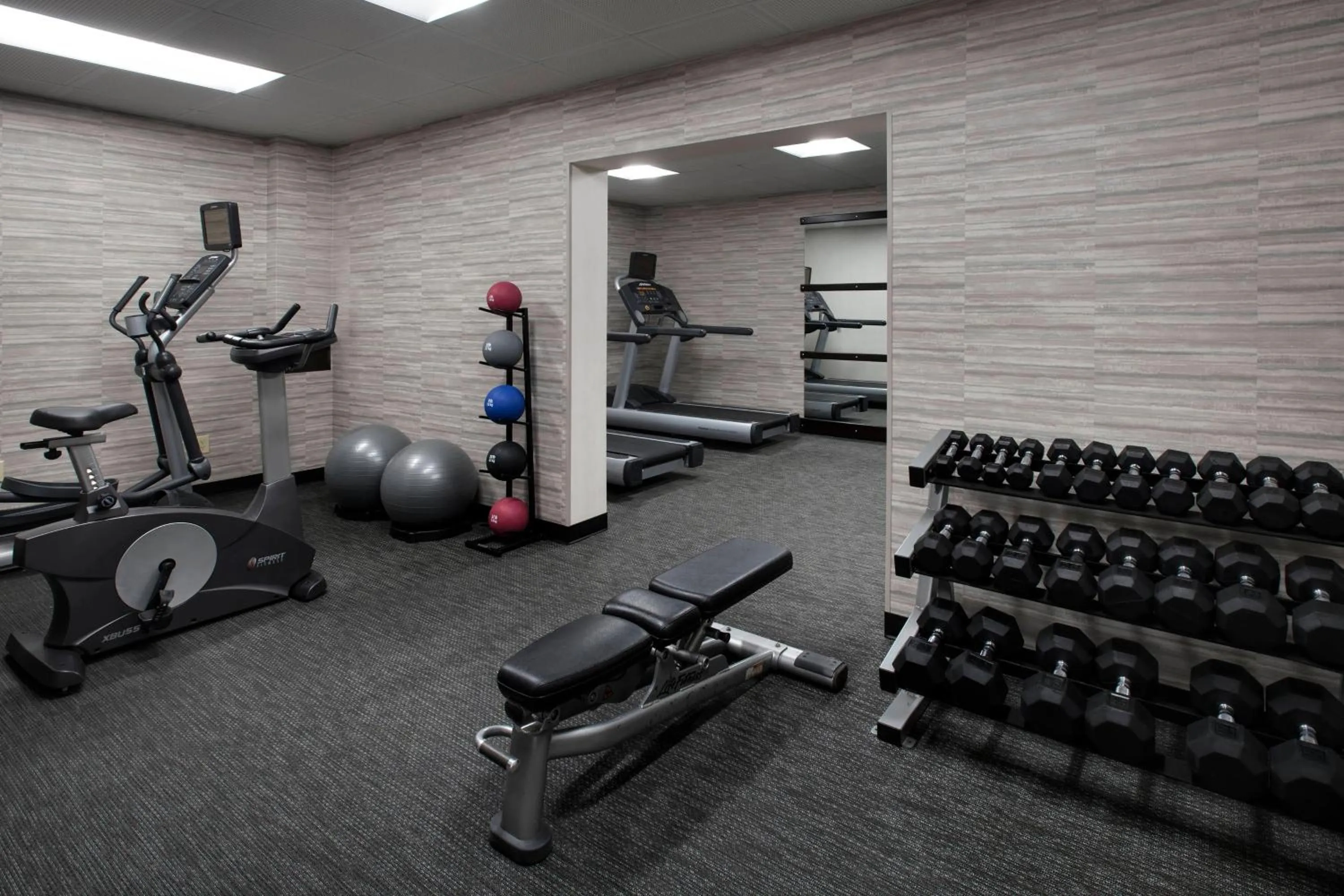 Fitness centre/facilities in Courtyard by Marriott Boston Norwood/Canton