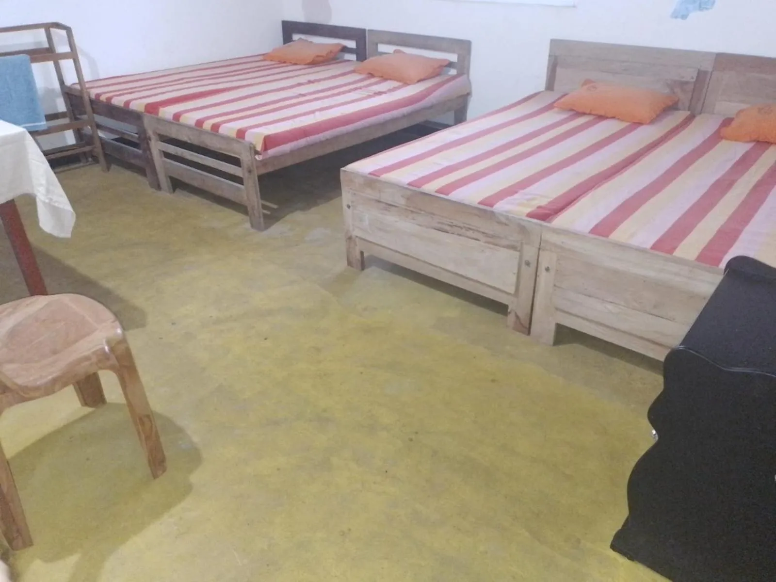 Budget Twin Room in Jayanthi Surf Dreams