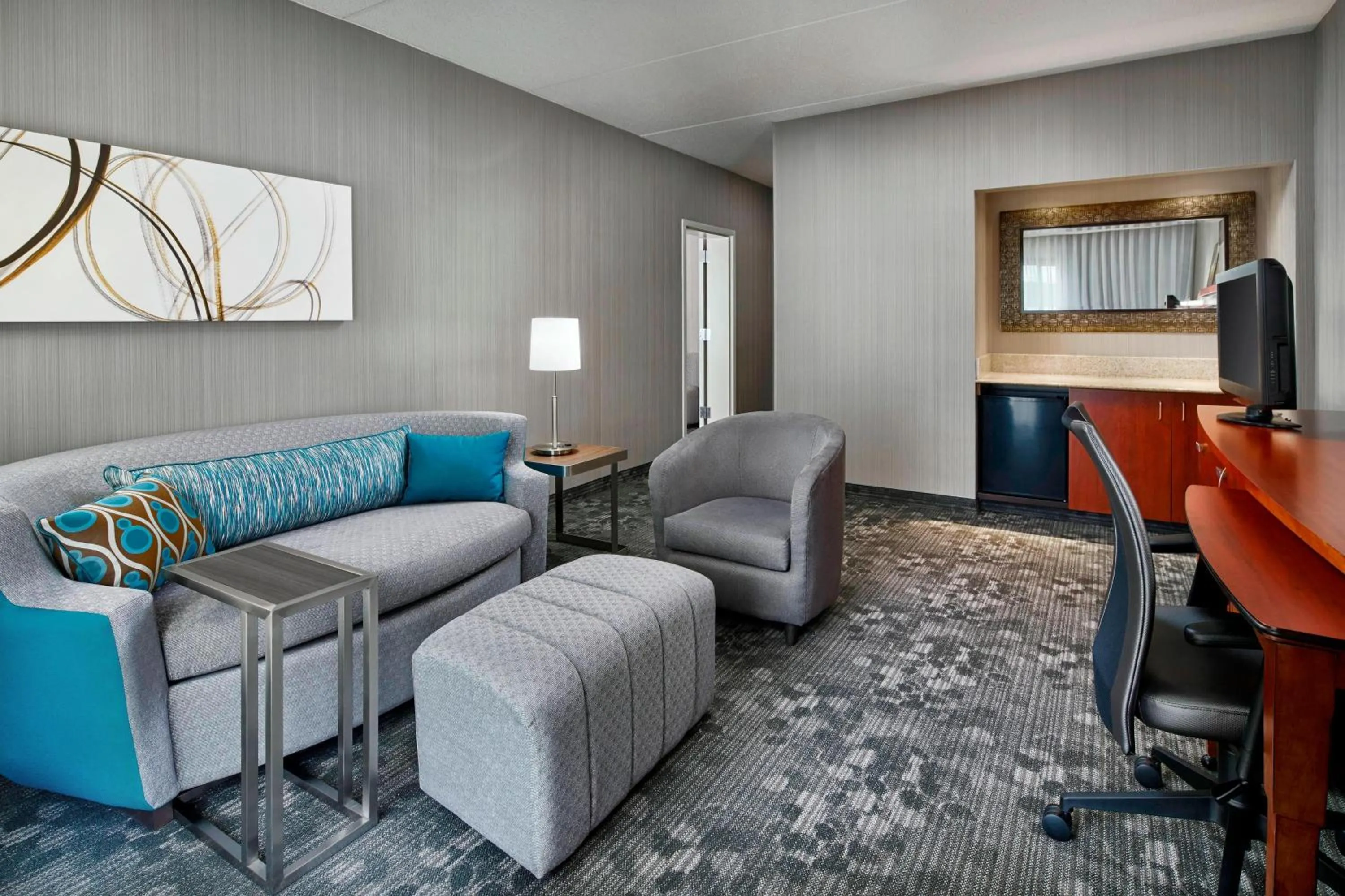 Living room in Courtyard By Marriott Baltimore BWI Airport