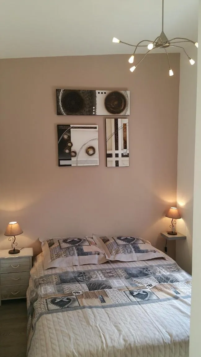 Bed in Cottage sword beach