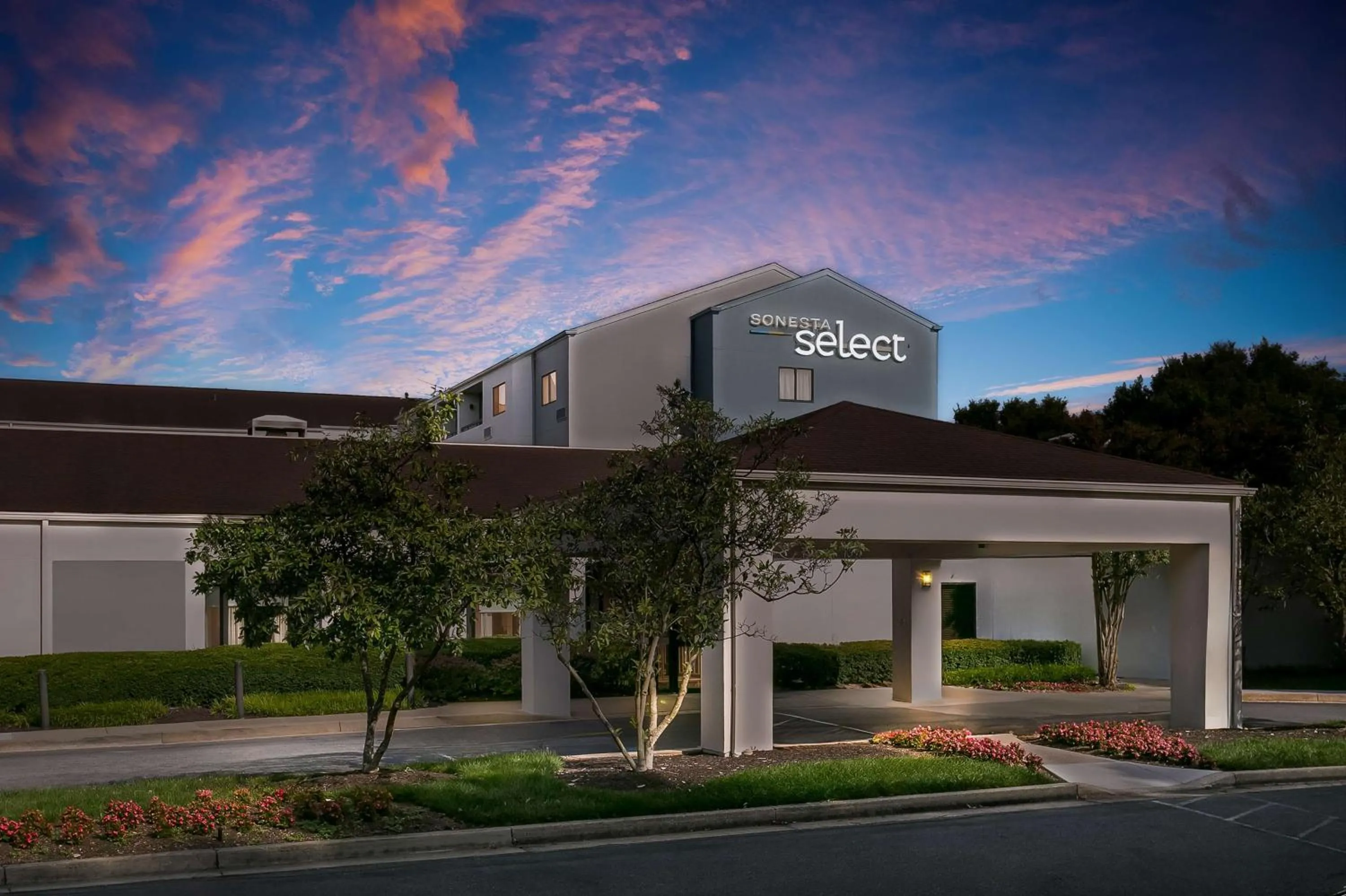 Property building in Sonesta Select Columbia