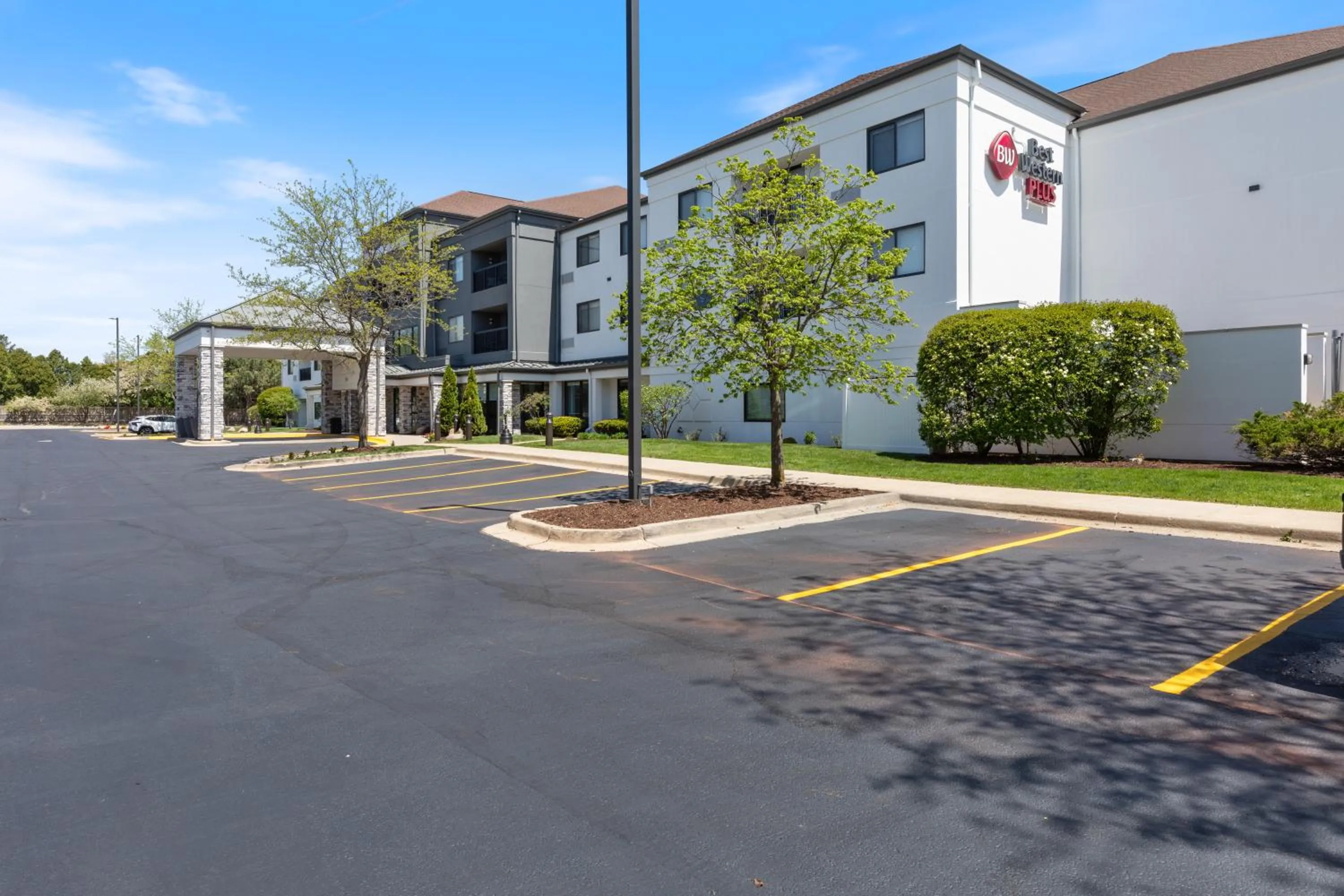 Property building in Best Western Plus Elgin - Chicago