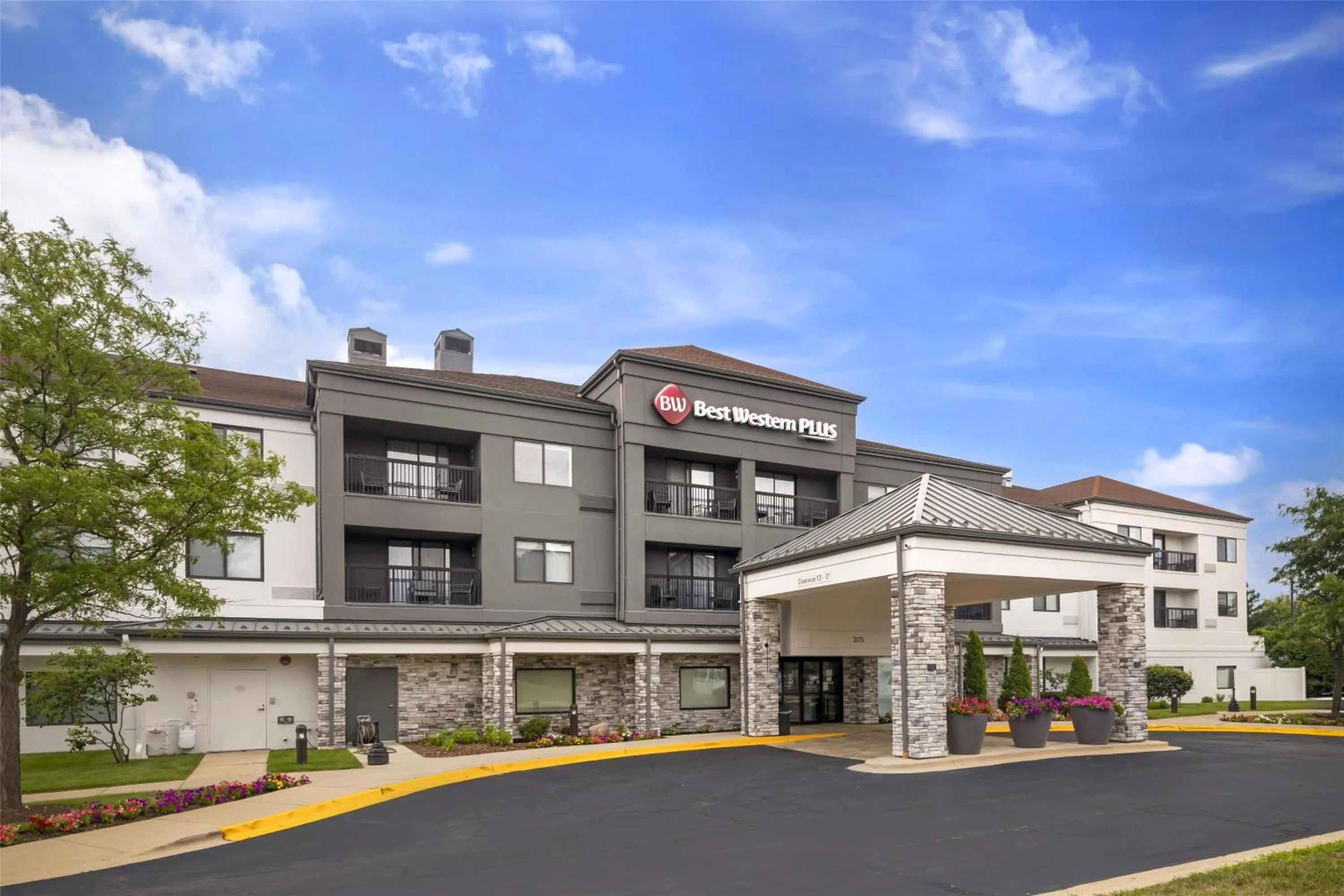 Property building in Best Western Plus Elgin - Chicago