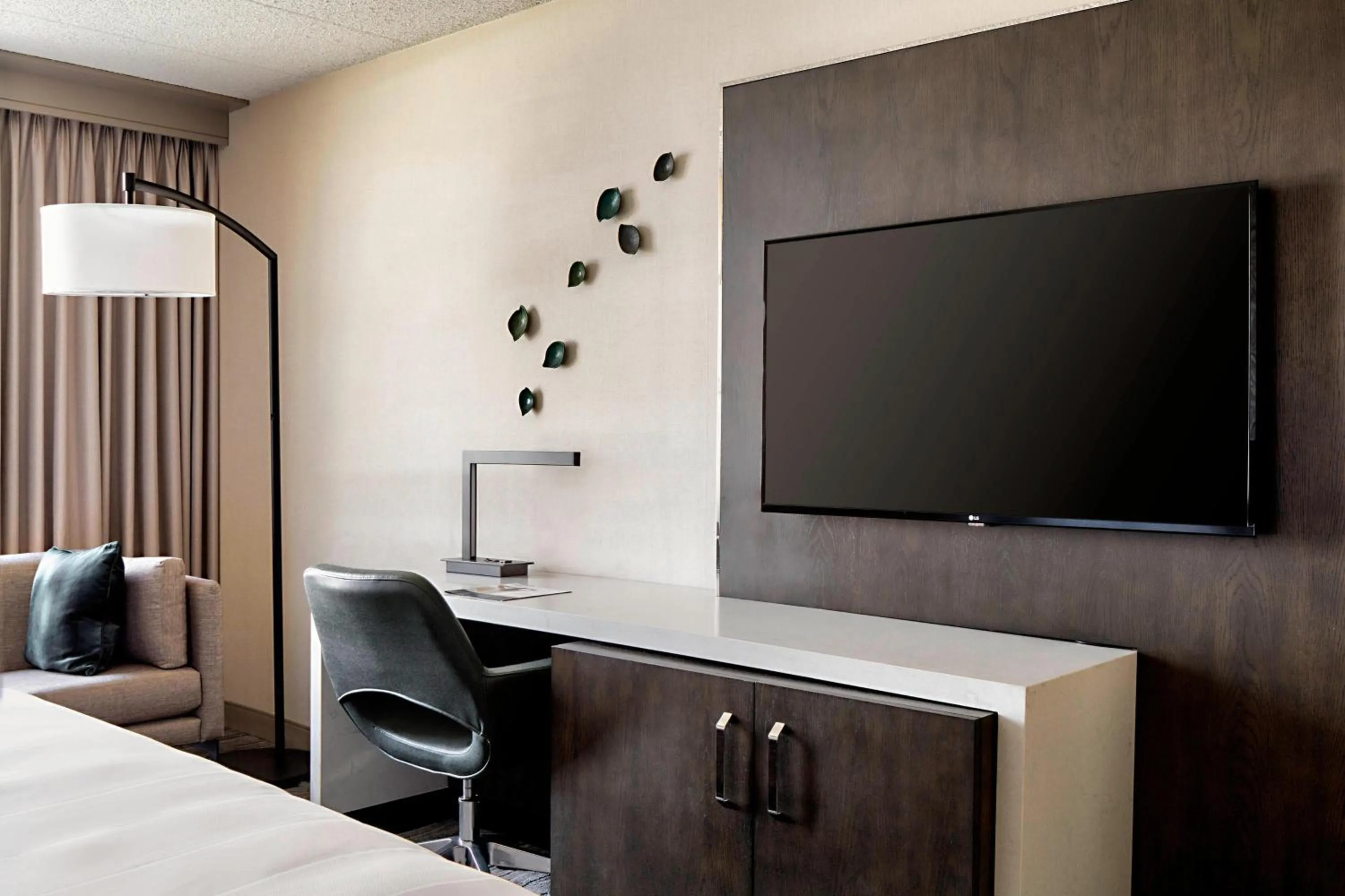 Photo of the whole room, Bed in Lincolnshire Marriott Resort