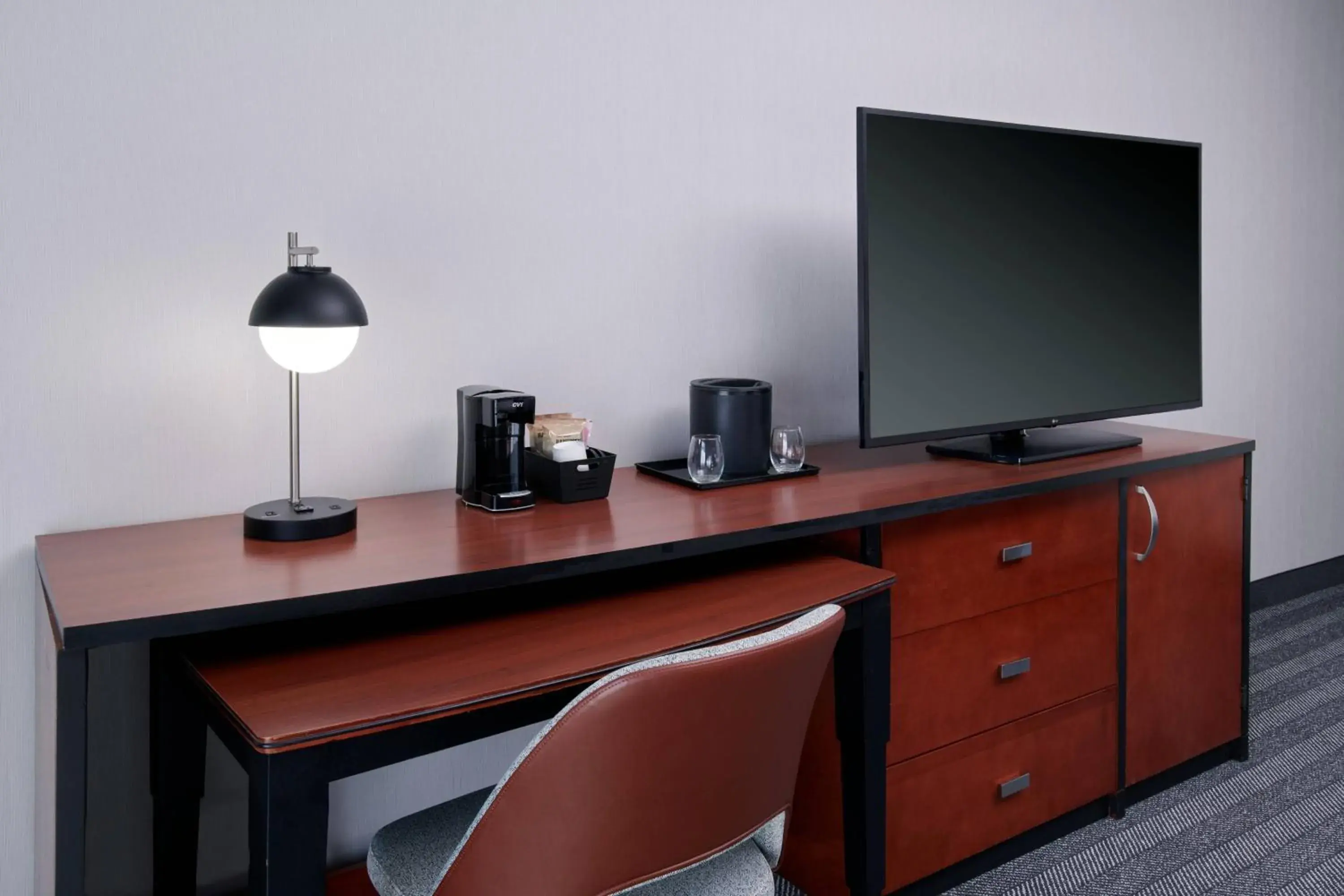 Queen Room with Two Queen Beds in Courtyard Chicago Lincolnshire Queen Room with Two Queen Beds in Courtyard Chicago Lincolnshire