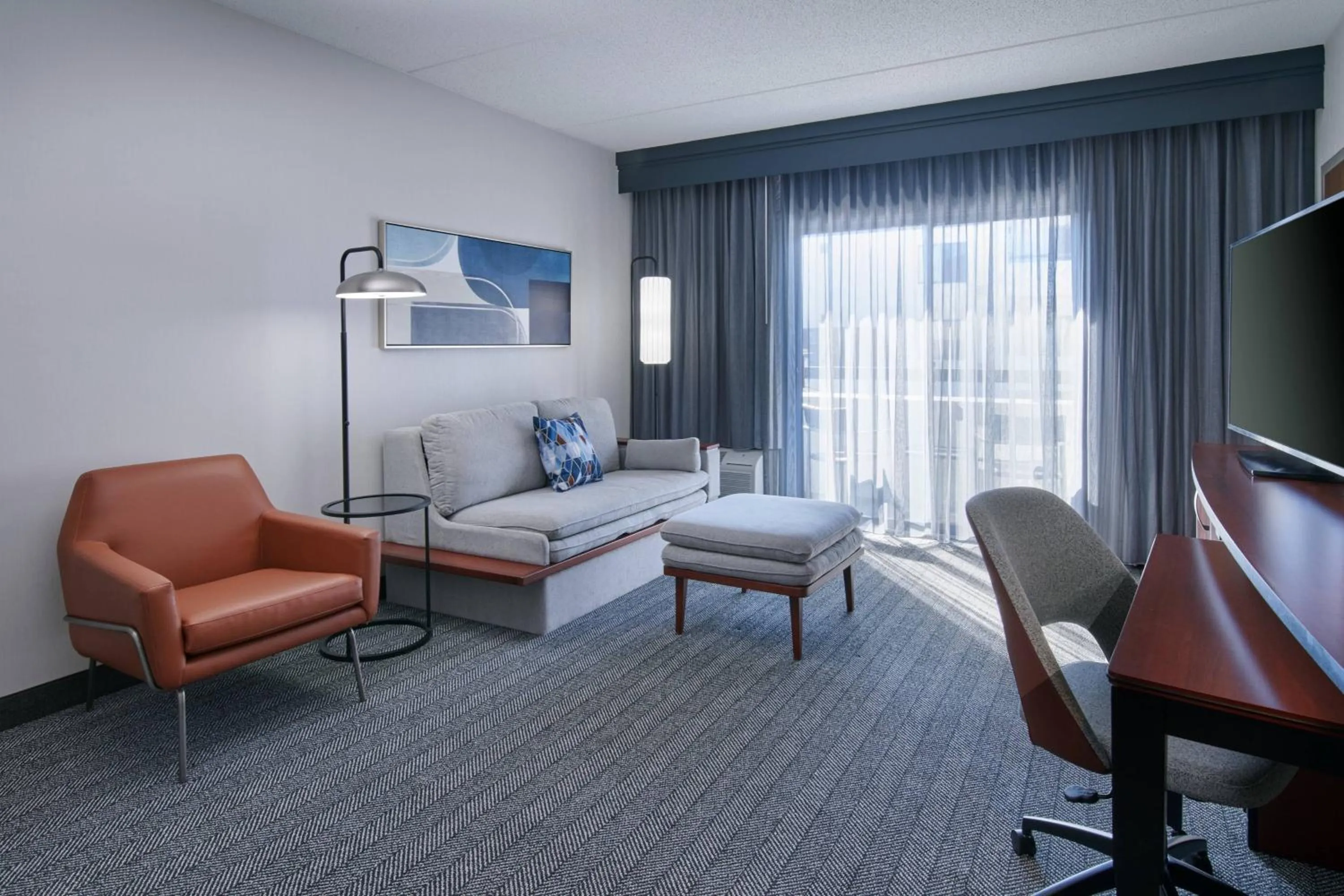 Living room in Courtyard Chicago Lincolnshire