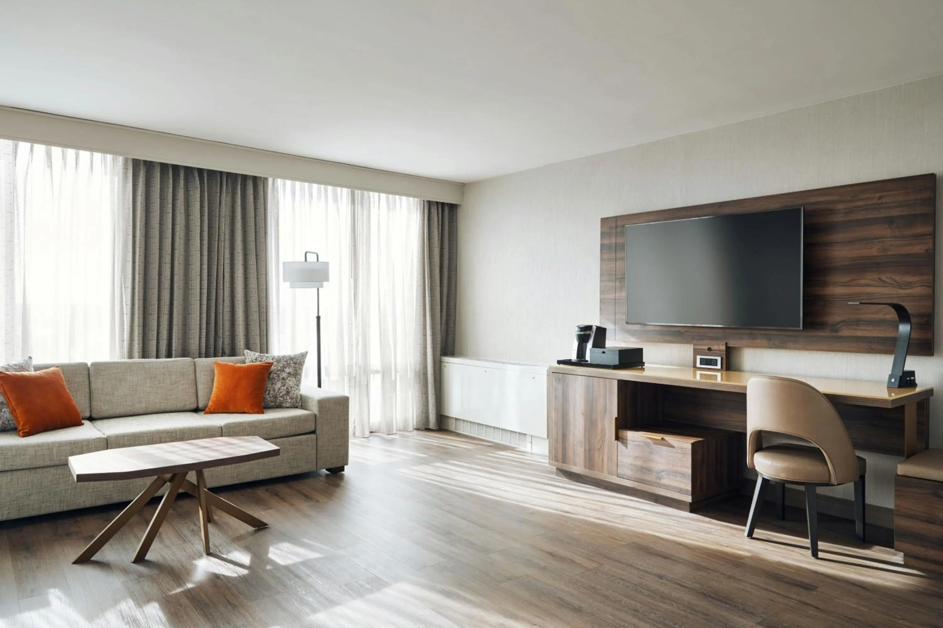 Photo of the whole room in Chicago Marriott Oak Brook