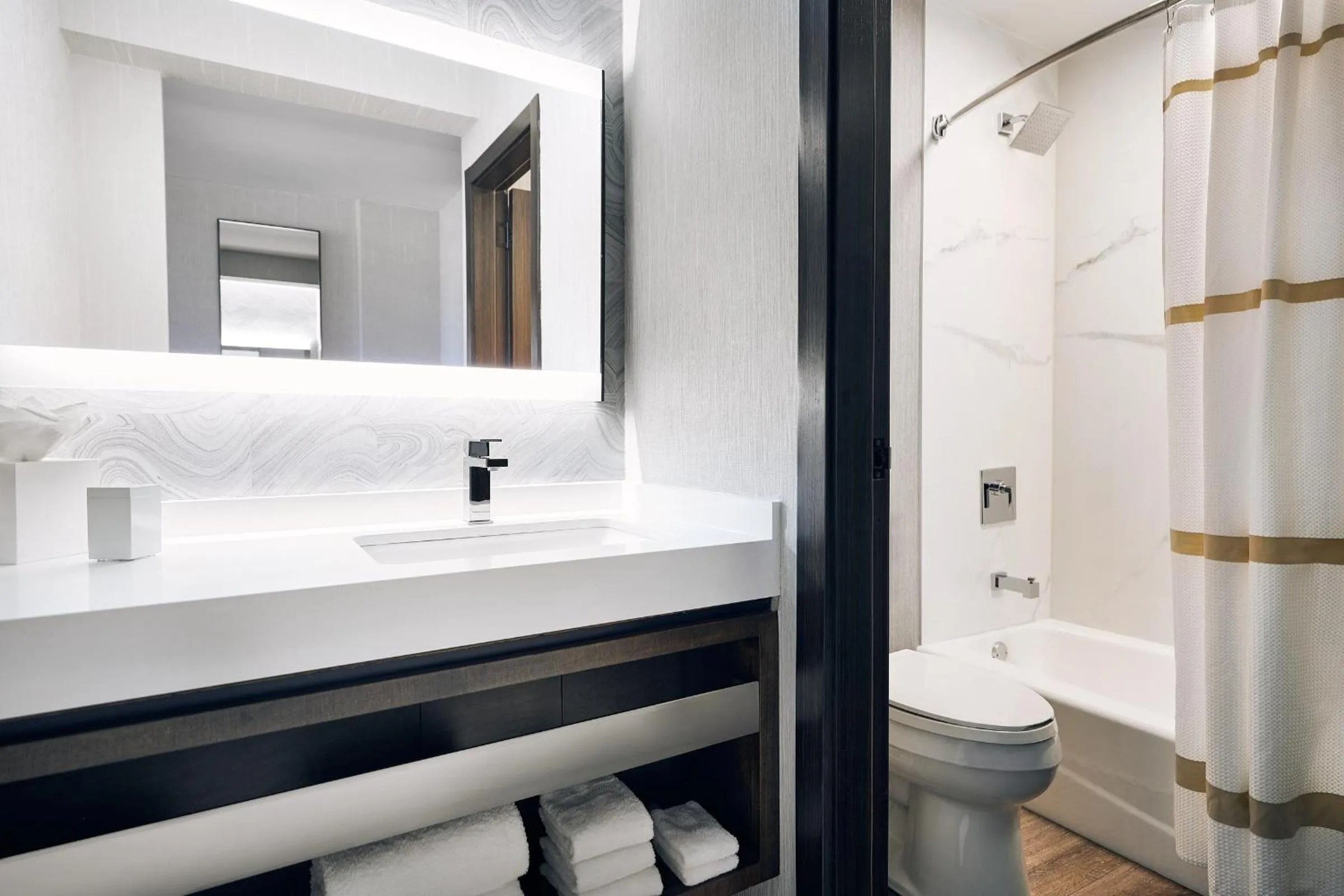 Bathroom in Chicago Marriott Oak Brook