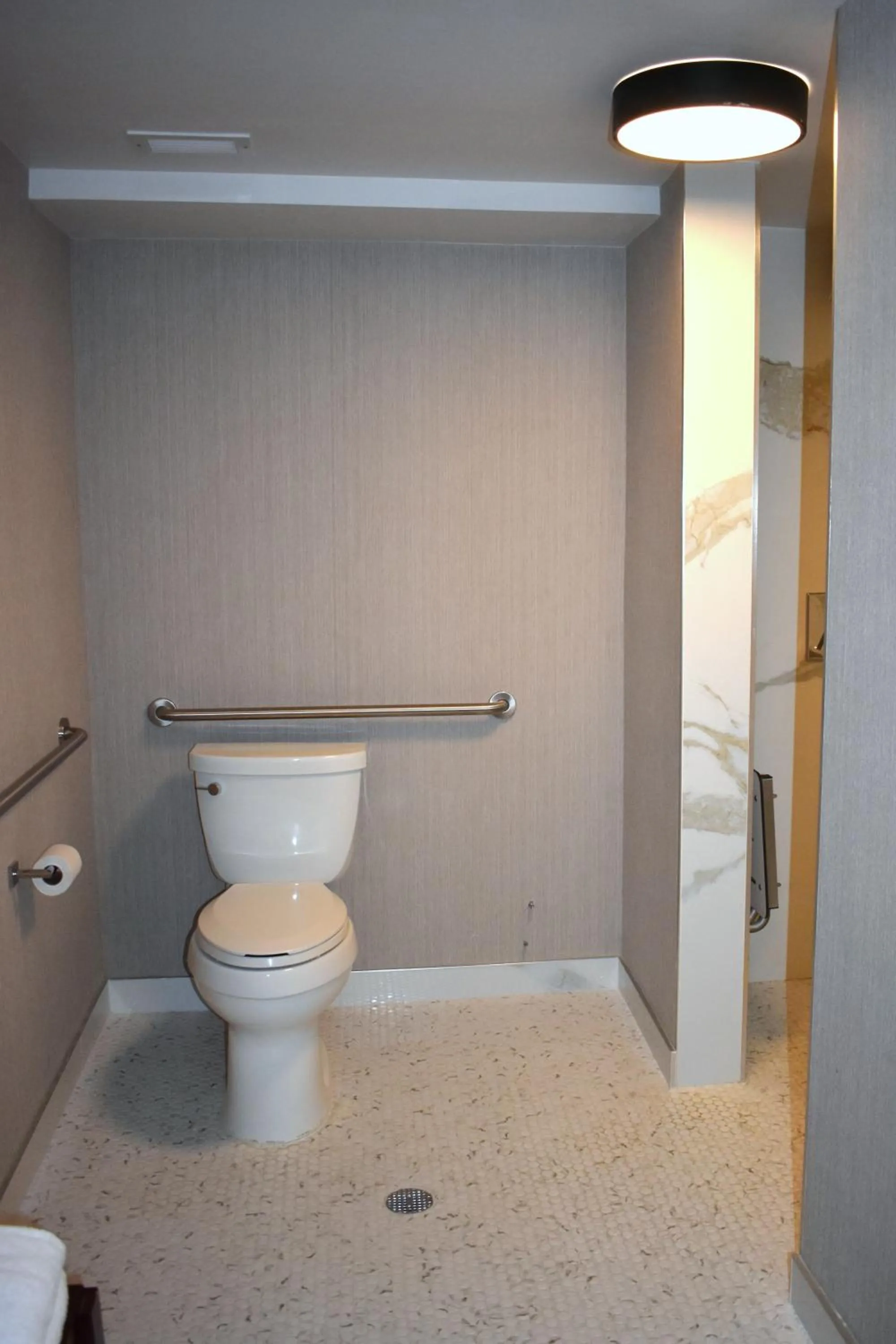 Bathroom in Chicago Marriott Oak Brook