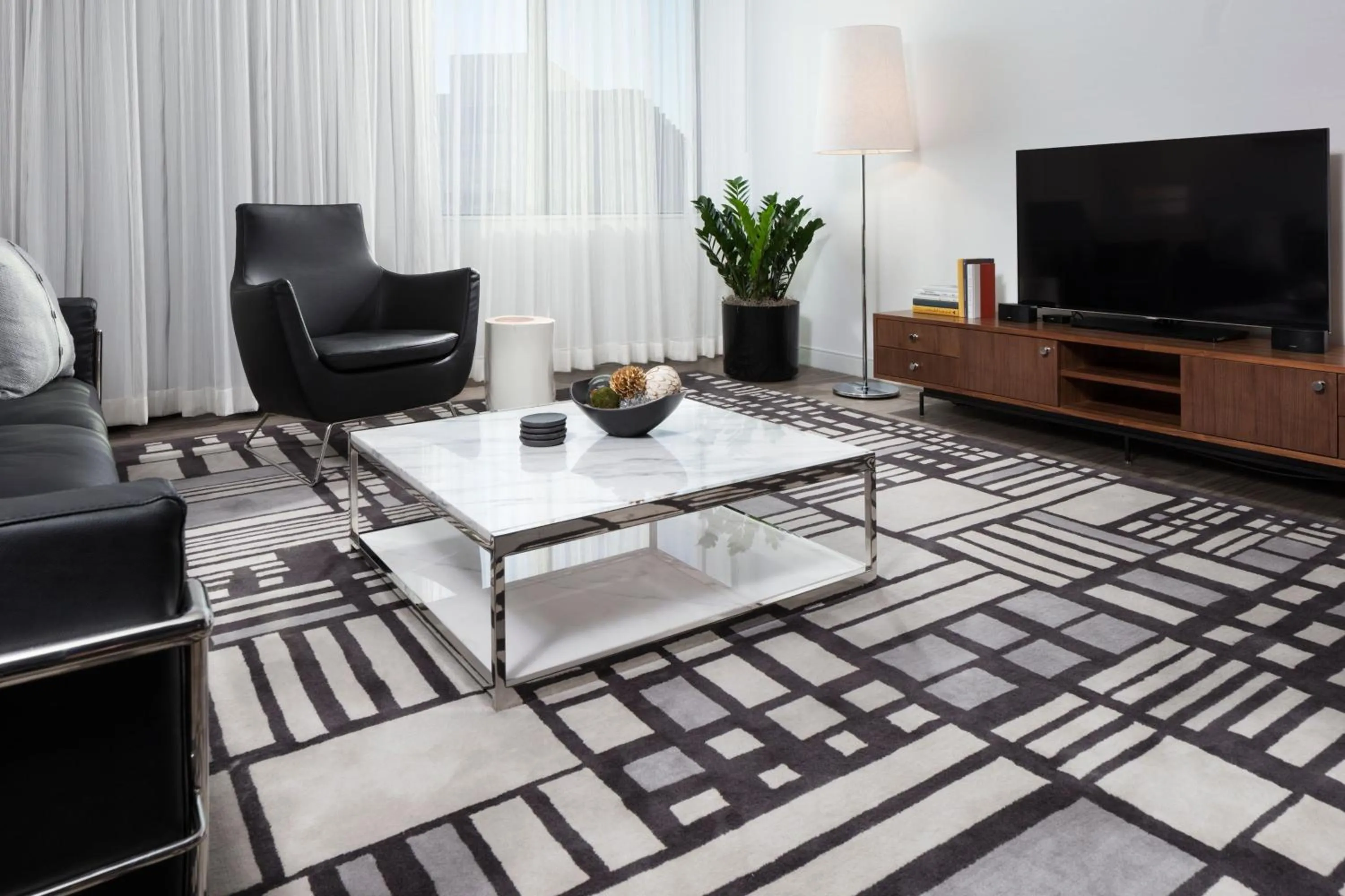 Living room in Le Méridien Chicago - Oakbrook Center