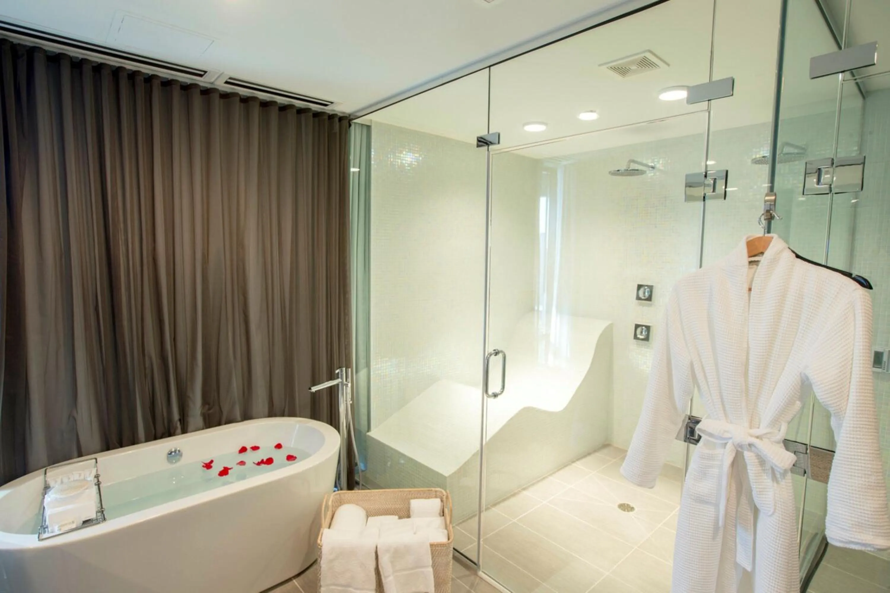Spa and wellness centre/facilities in Le Méridien Chicago - Oakbrook Center