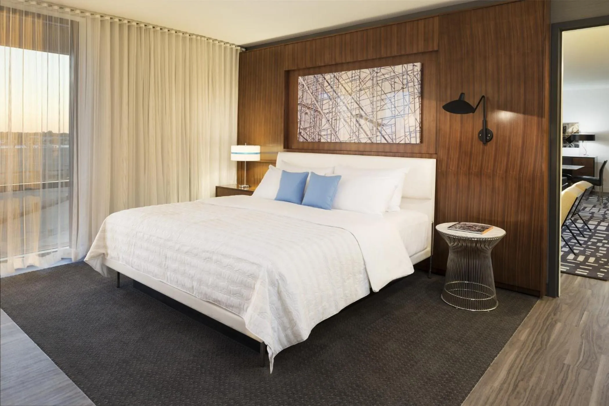 Bed in Le Méridien Chicago - Oakbrook Center