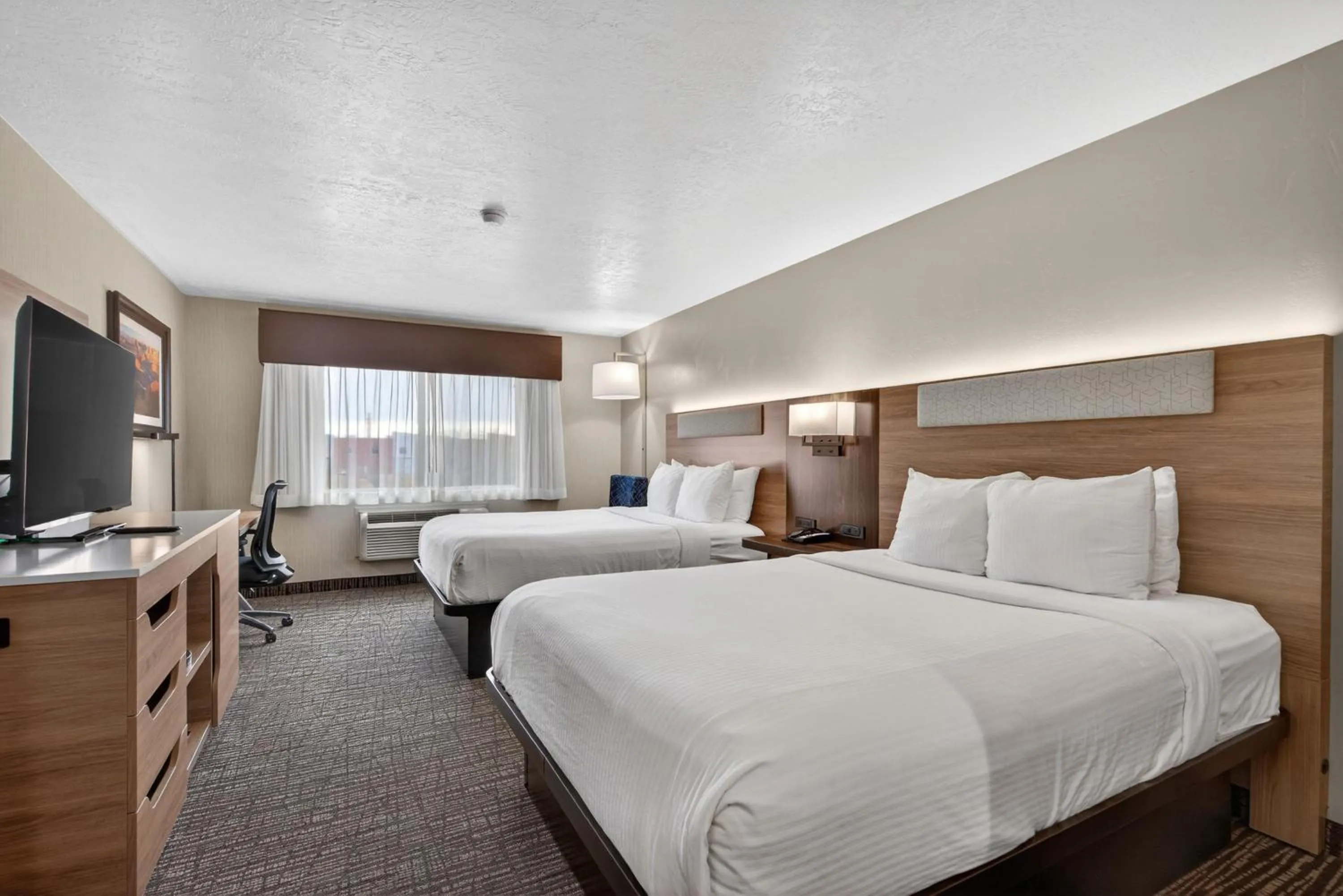 Bedroom, Bed in Best Western Timpanogos Inn