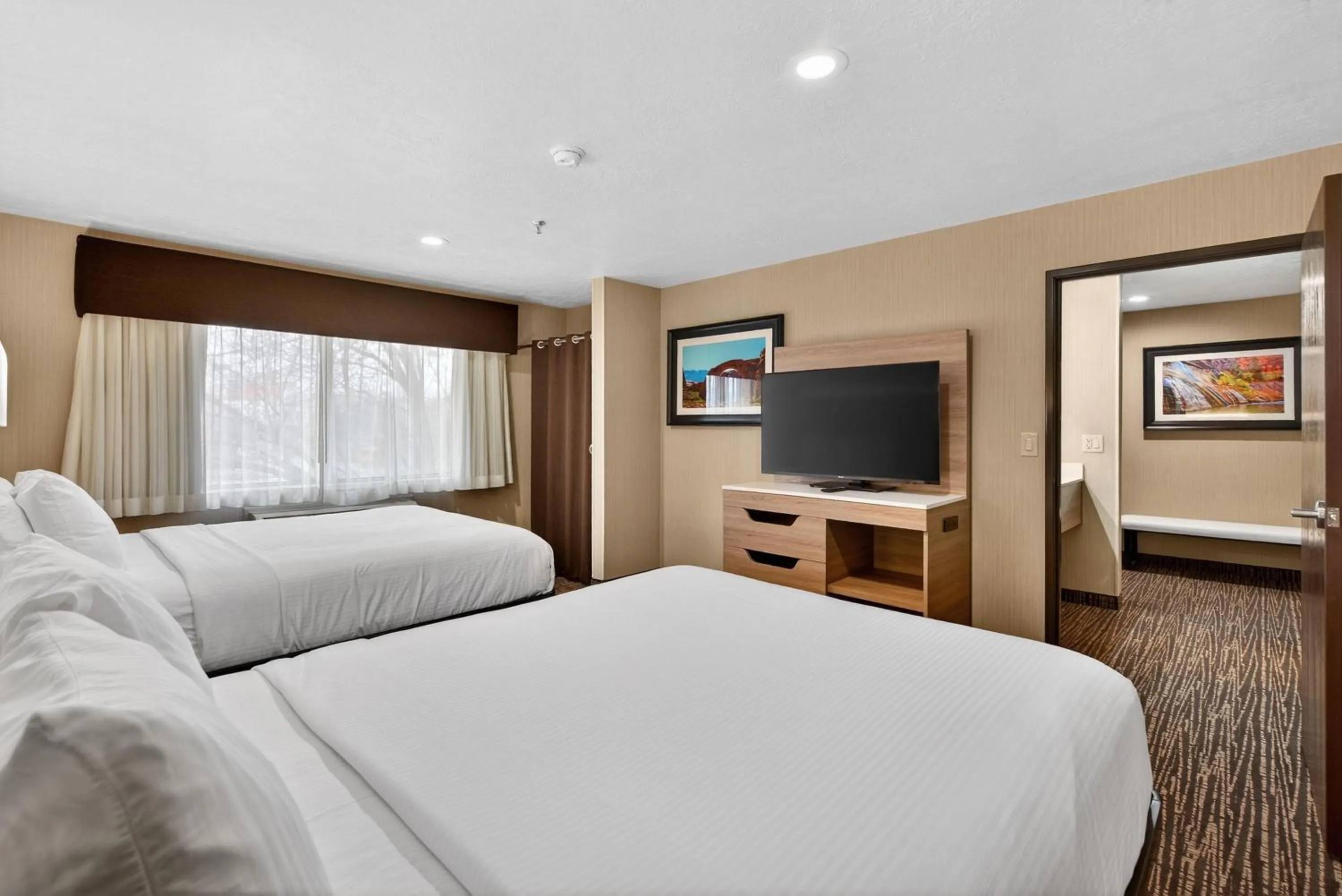 Photo of the whole room, Bed in Best Western Timpanogos Inn