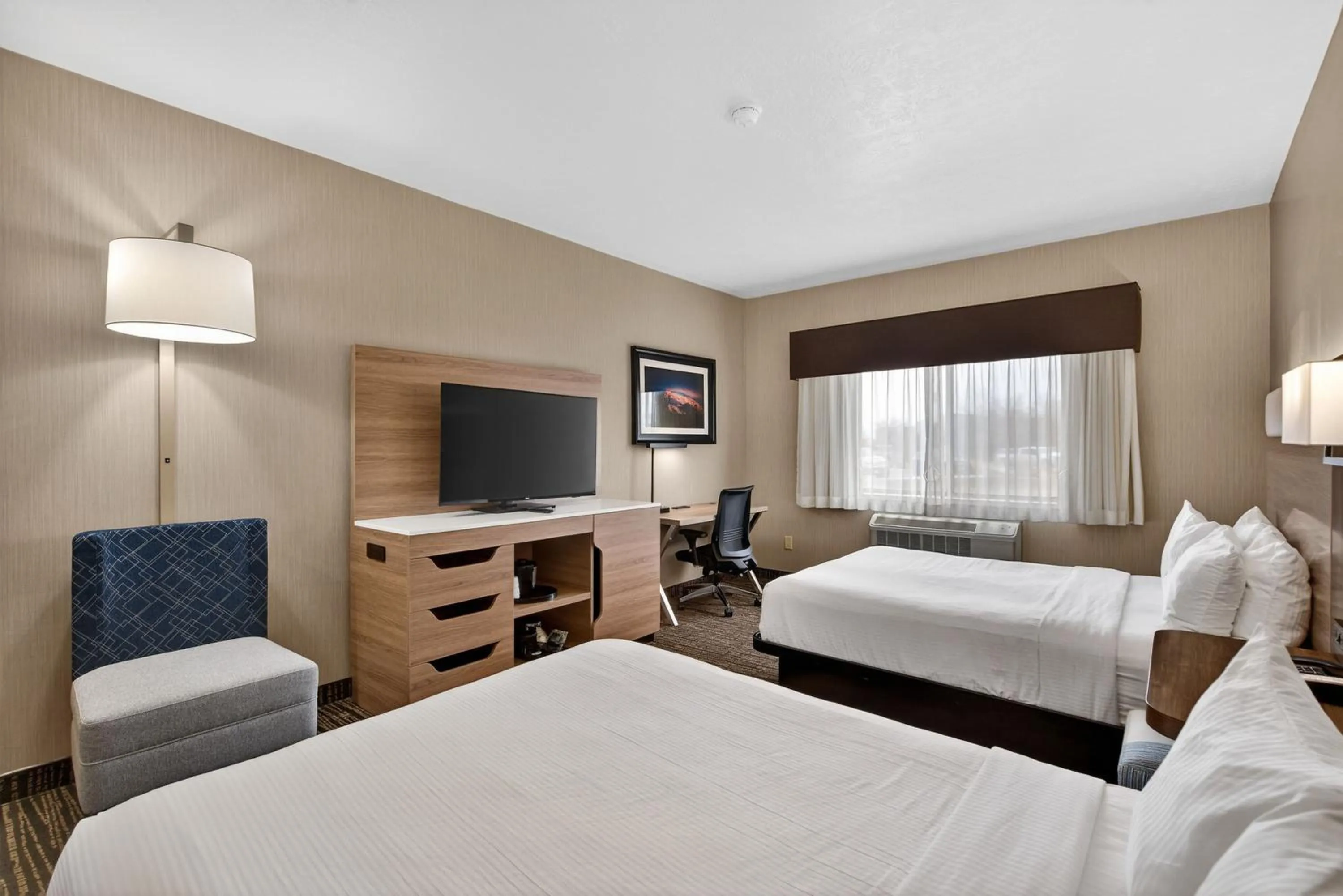 Bed in Best Western Timpanogos Inn