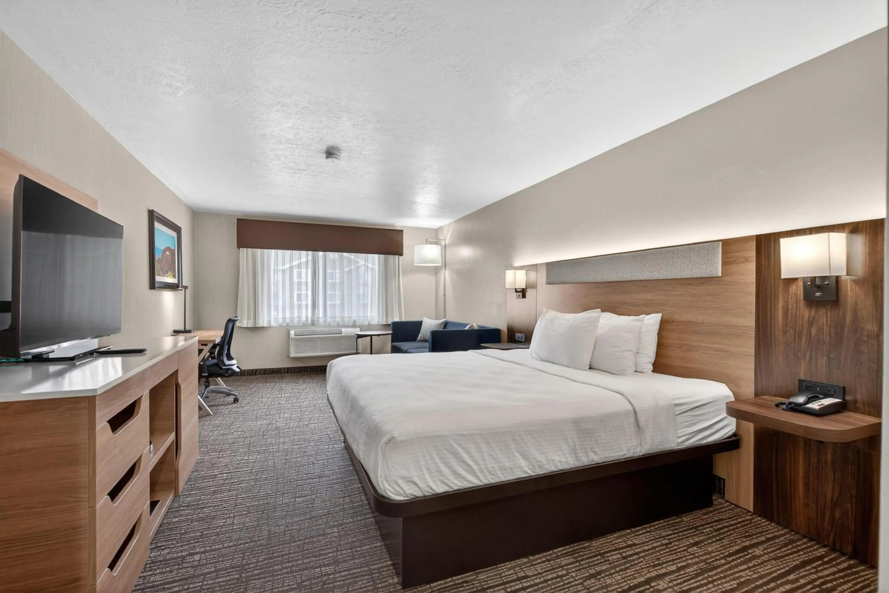 Bedroom, Bed in Best Western Timpanogos Inn