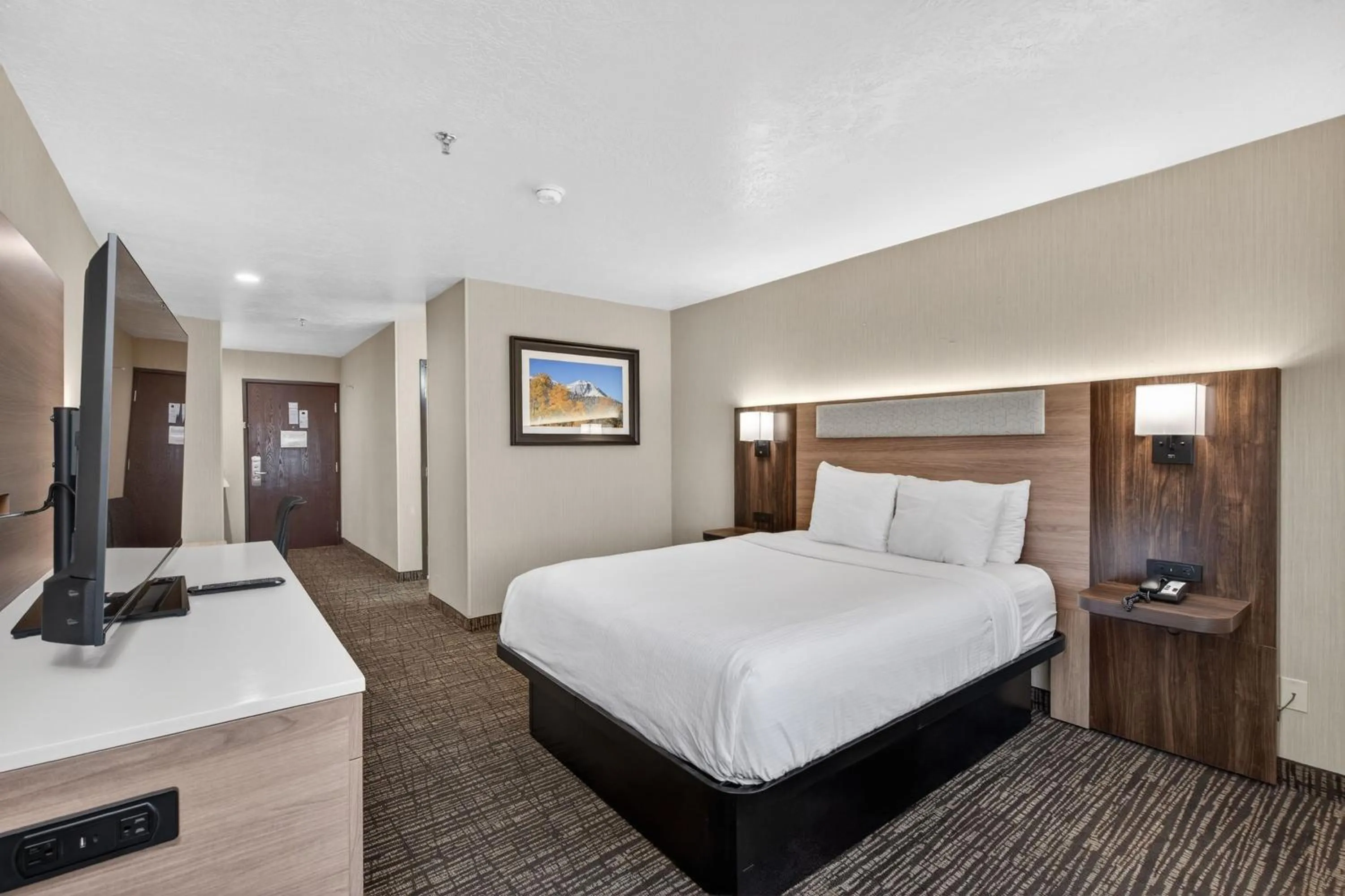 Bed in Best Western Timpanogos Inn