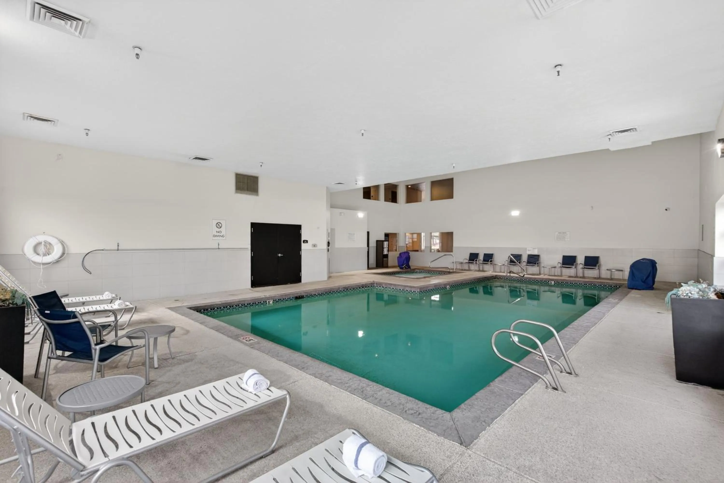 Pool view in Best Western Timpanogos Inn