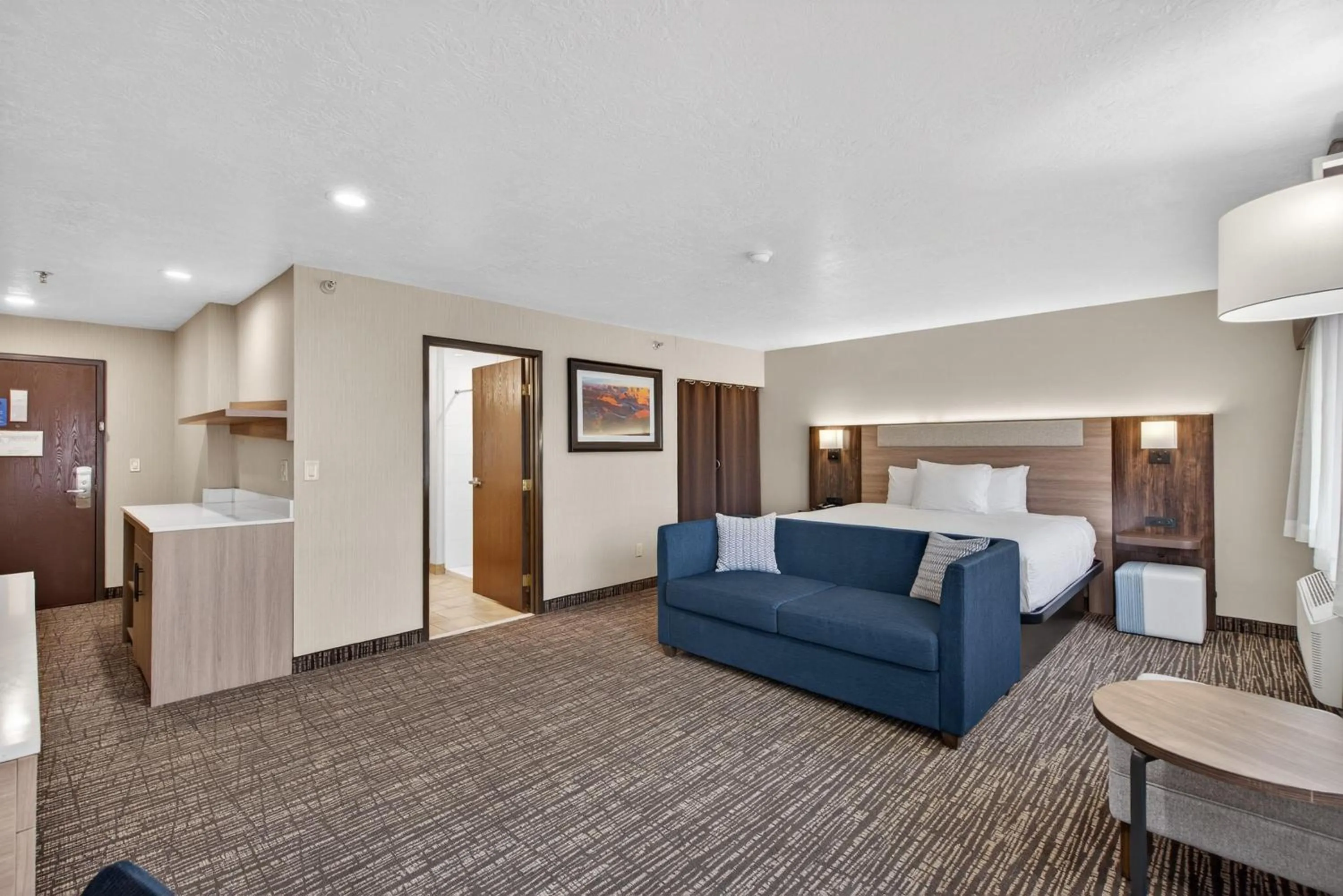 Photo of the whole room, Bed in Best Western Timpanogos Inn