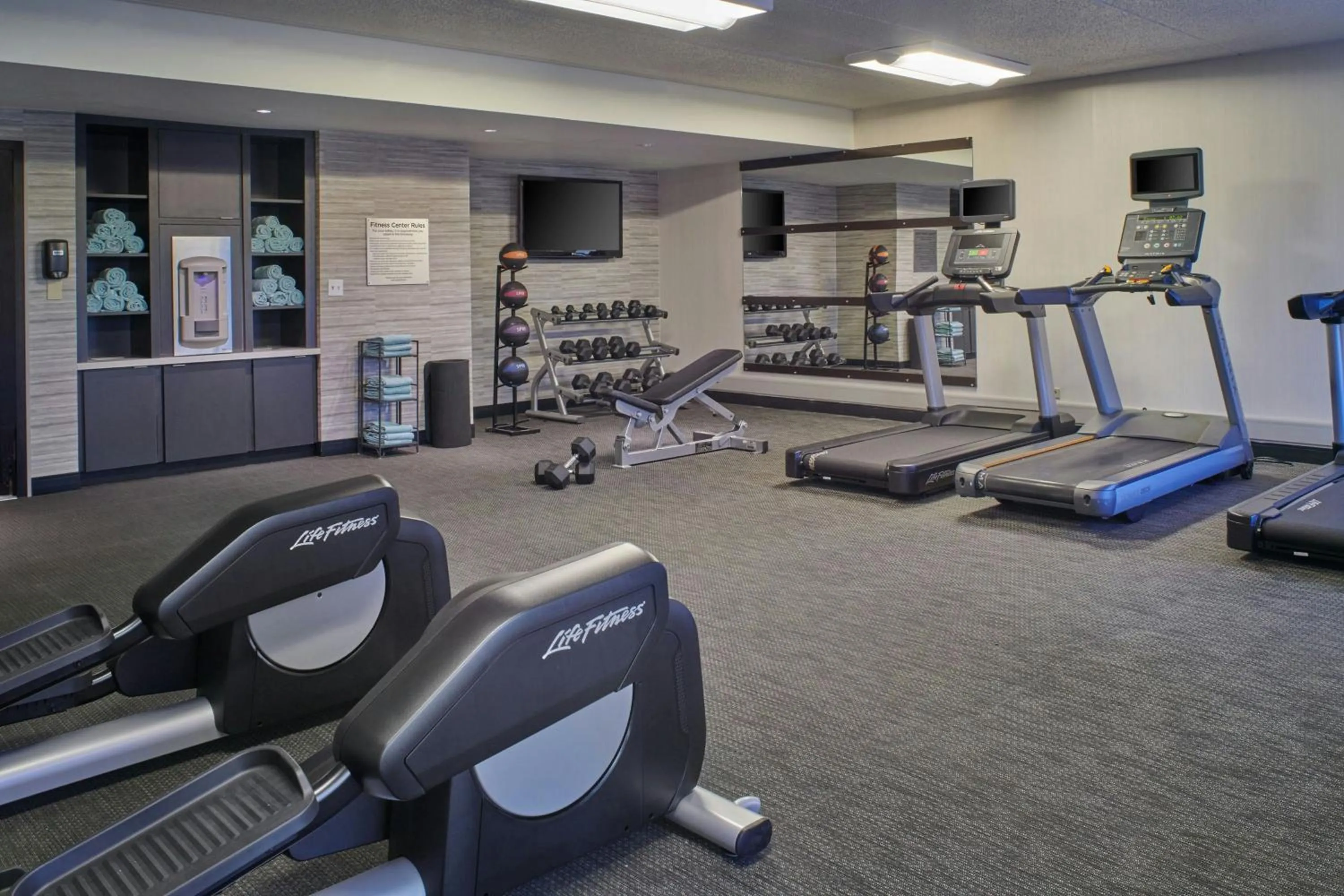 Fitness centre/facilities in Courtyard Chicago Oakbrook Terrace