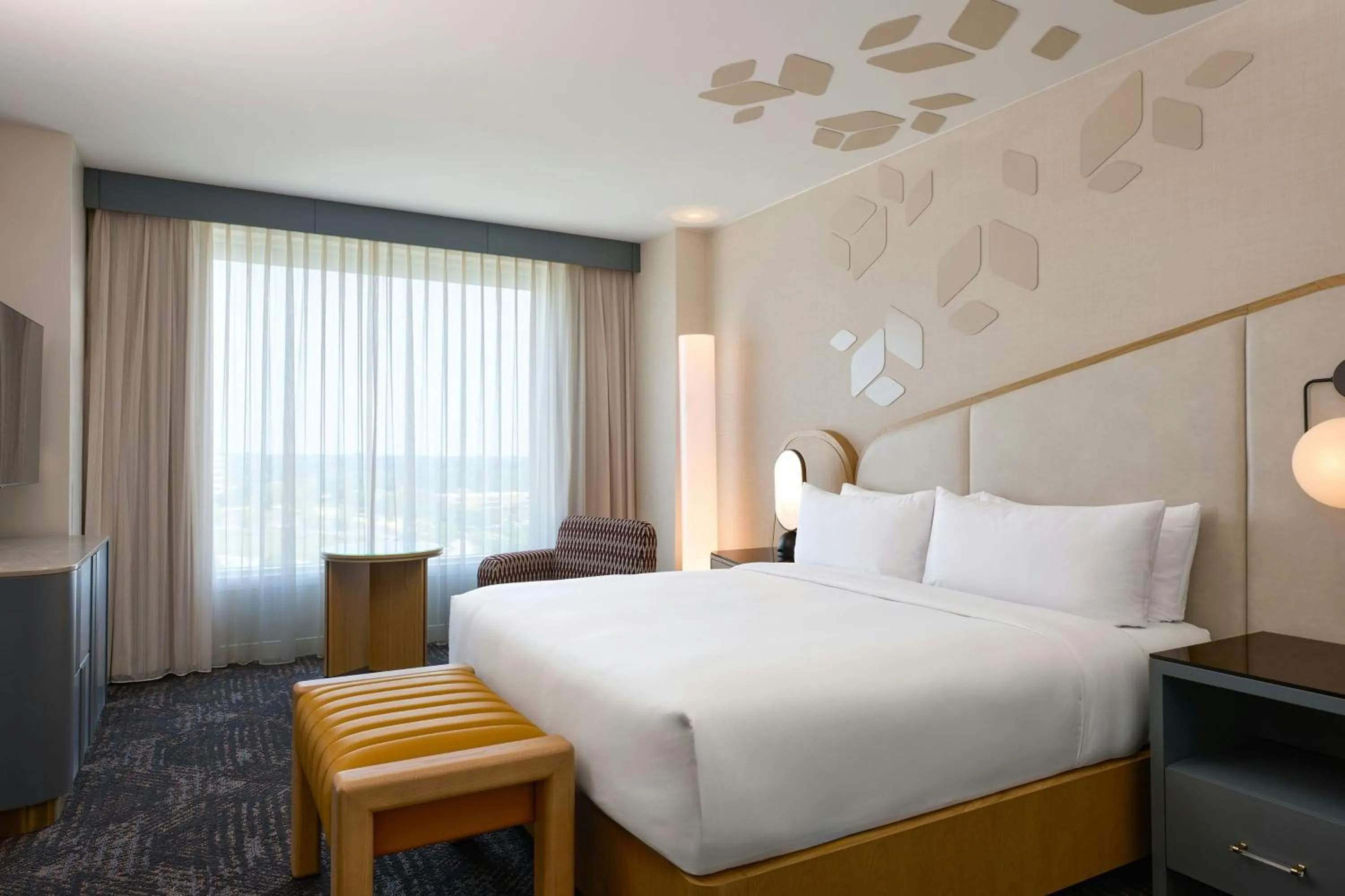 Photo of the whole room, Bed in Renaissance Schaumburg Convention Center Hotel