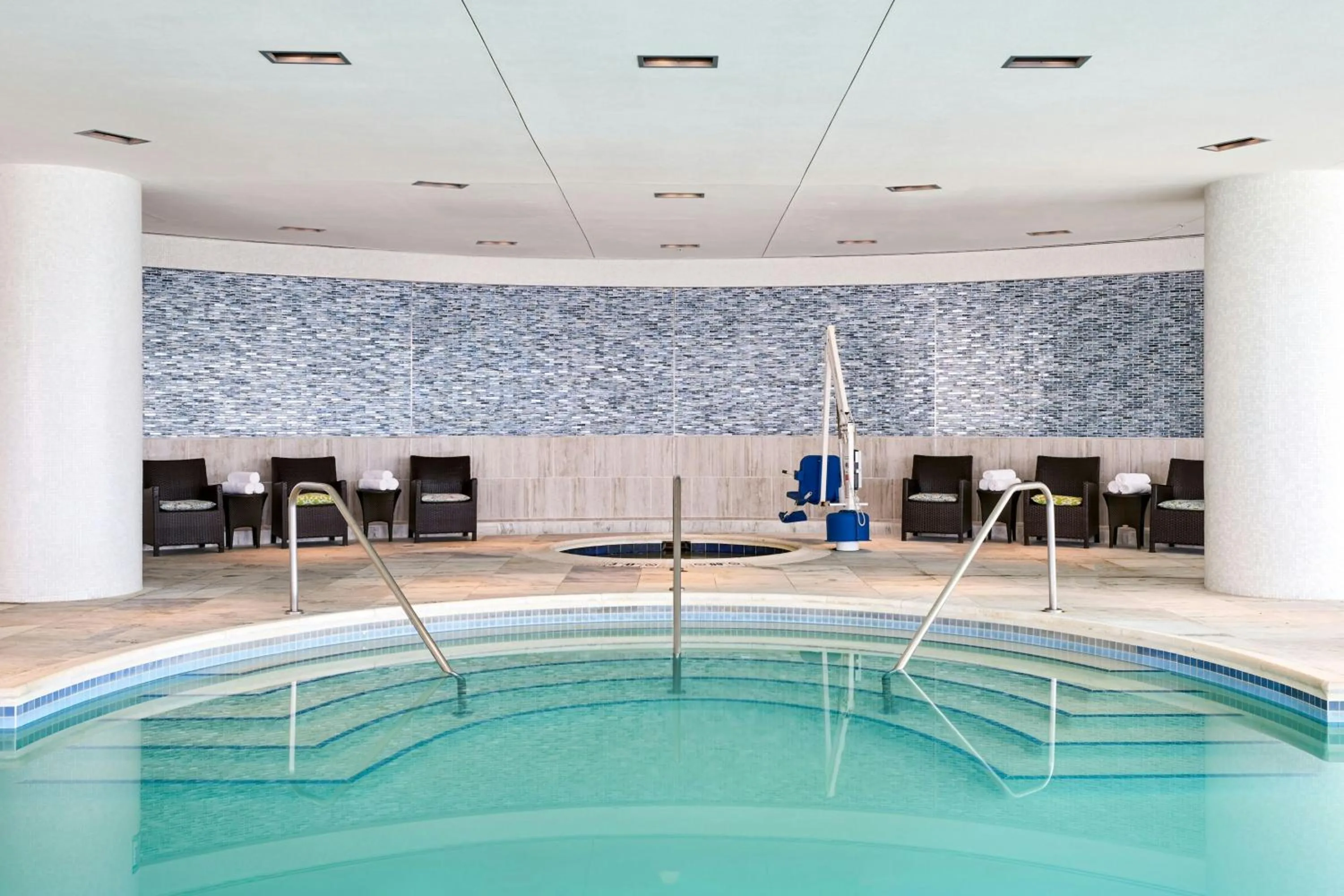 Swimming pool in Renaissance Schaumburg Convention Center Hotel