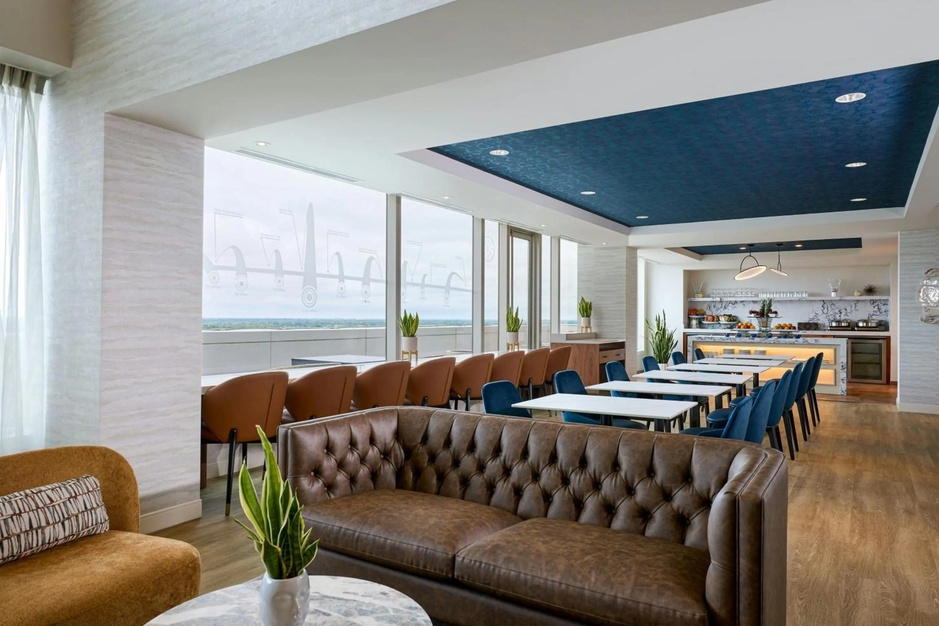 Lounge or bar in Renaissance Schaumburg Convention Center Hotel