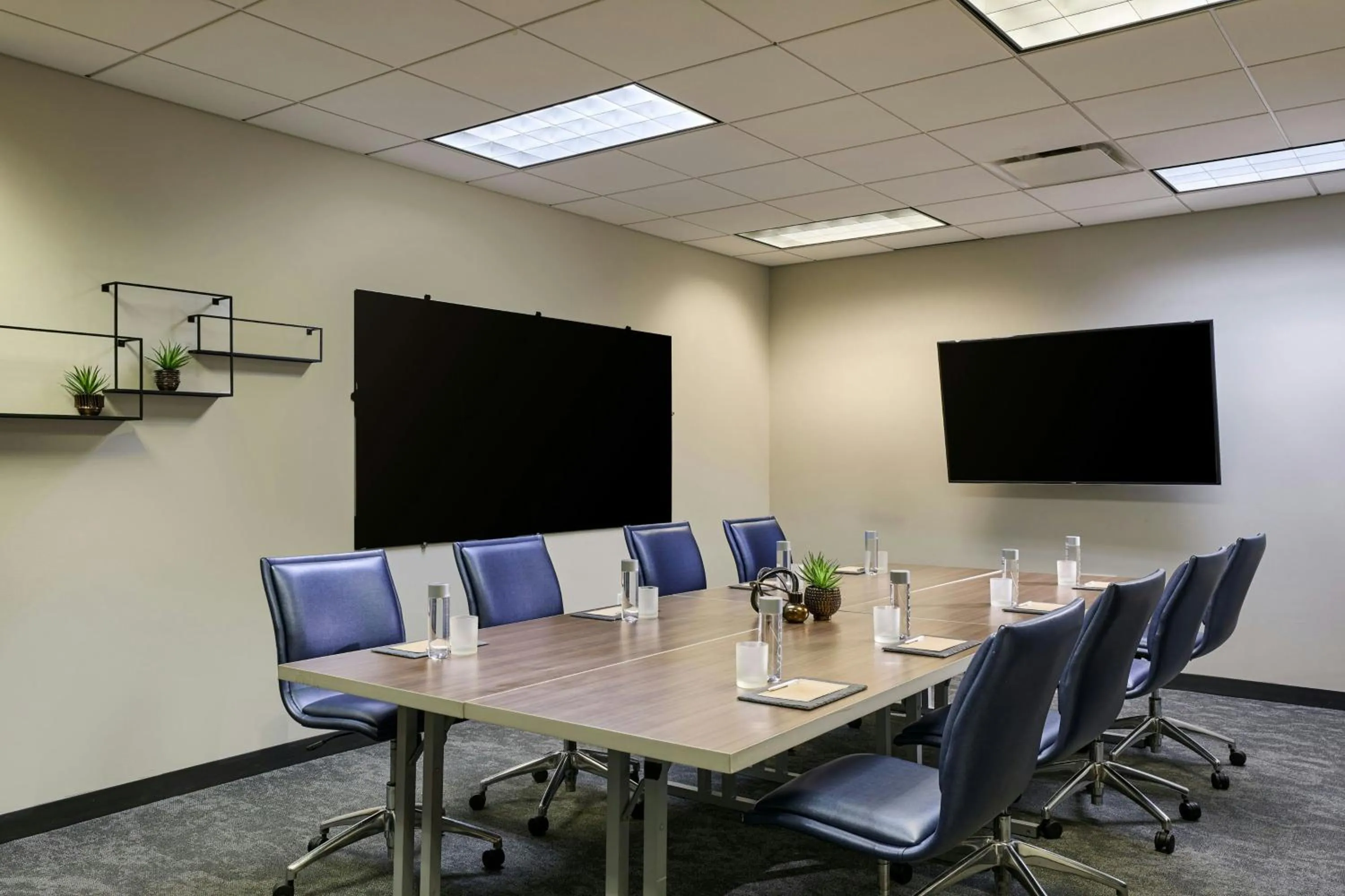 Meeting/conference room in Renaissance Schaumburg Convention Center Hotel