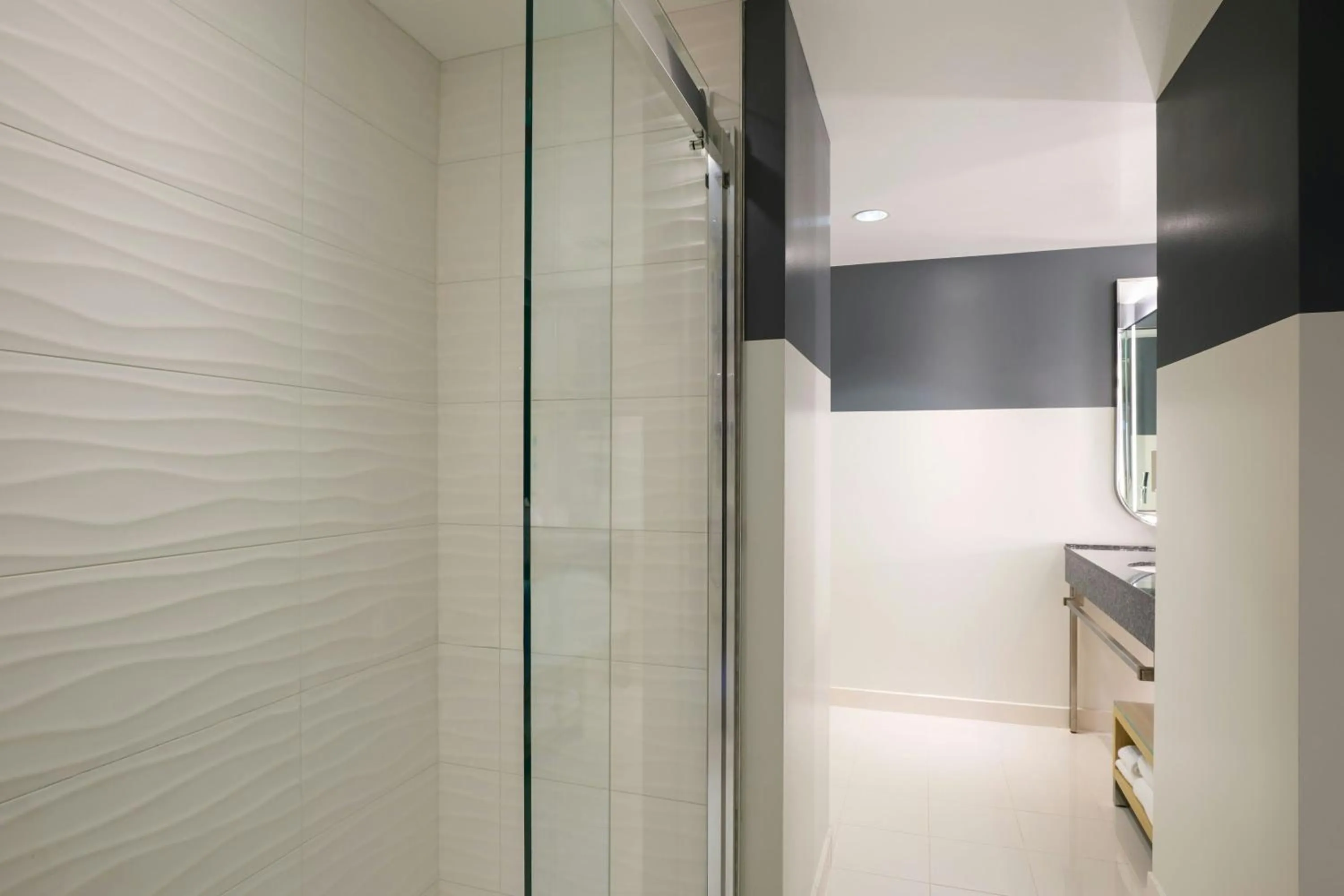 Bathroom in Renaissance Schaumburg Convention Center Hotel