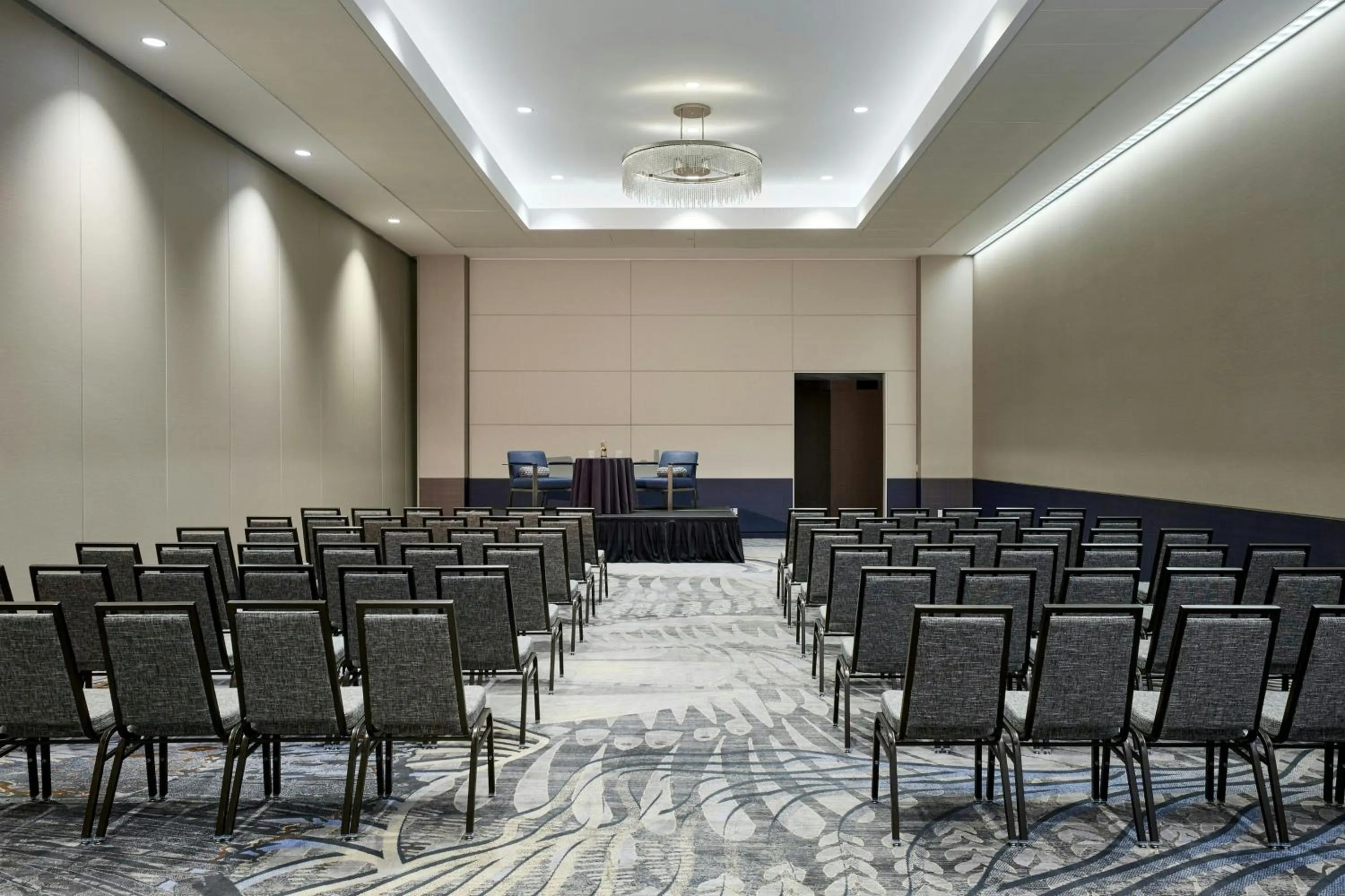 Entertainment in Renaissance Schaumburg Convention Center Hotel