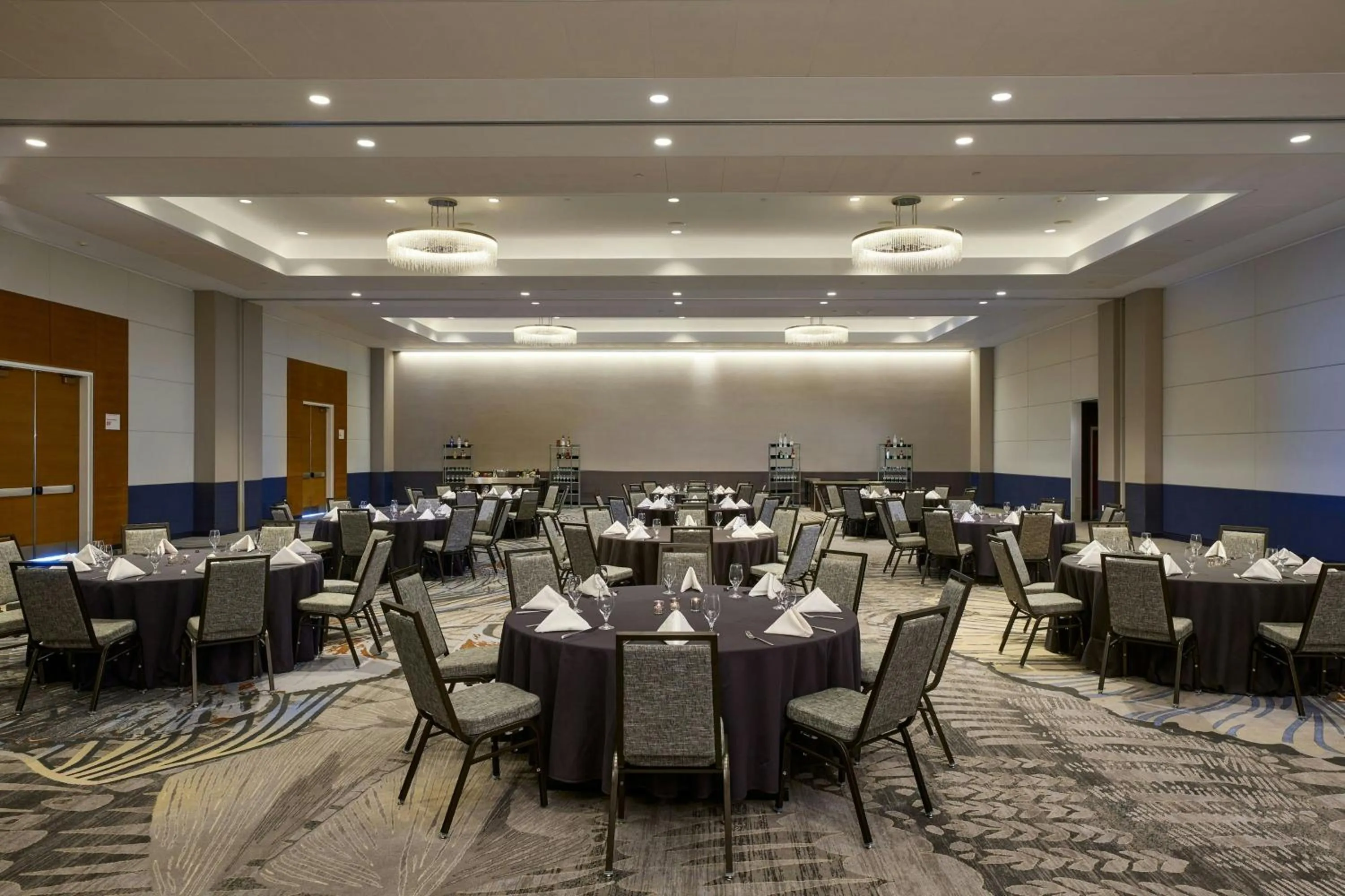 Meeting/conference room in Renaissance Schaumburg Convention Center Hotel