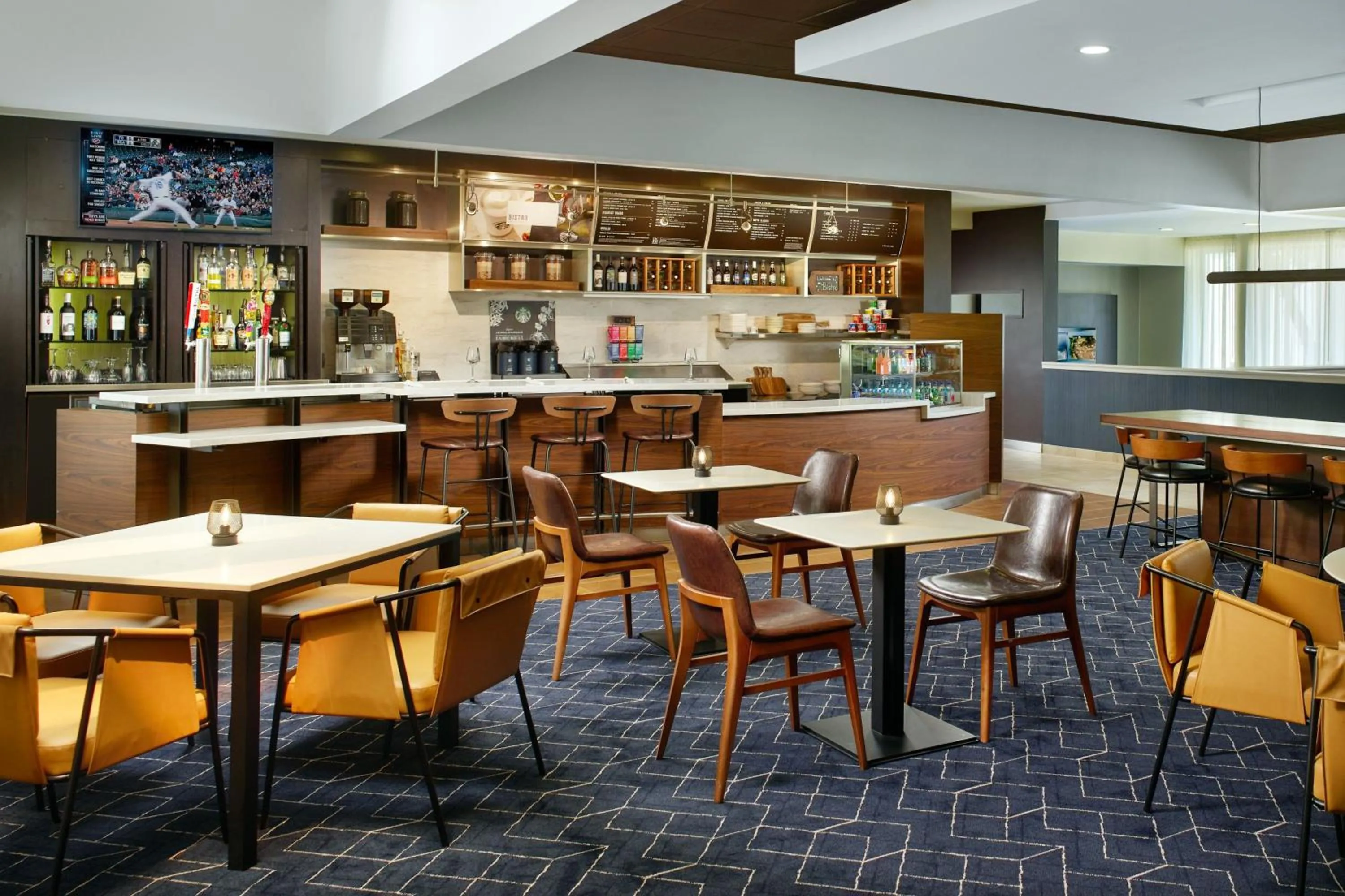 Breakfast in Courtyard by Marriott Charlottesville