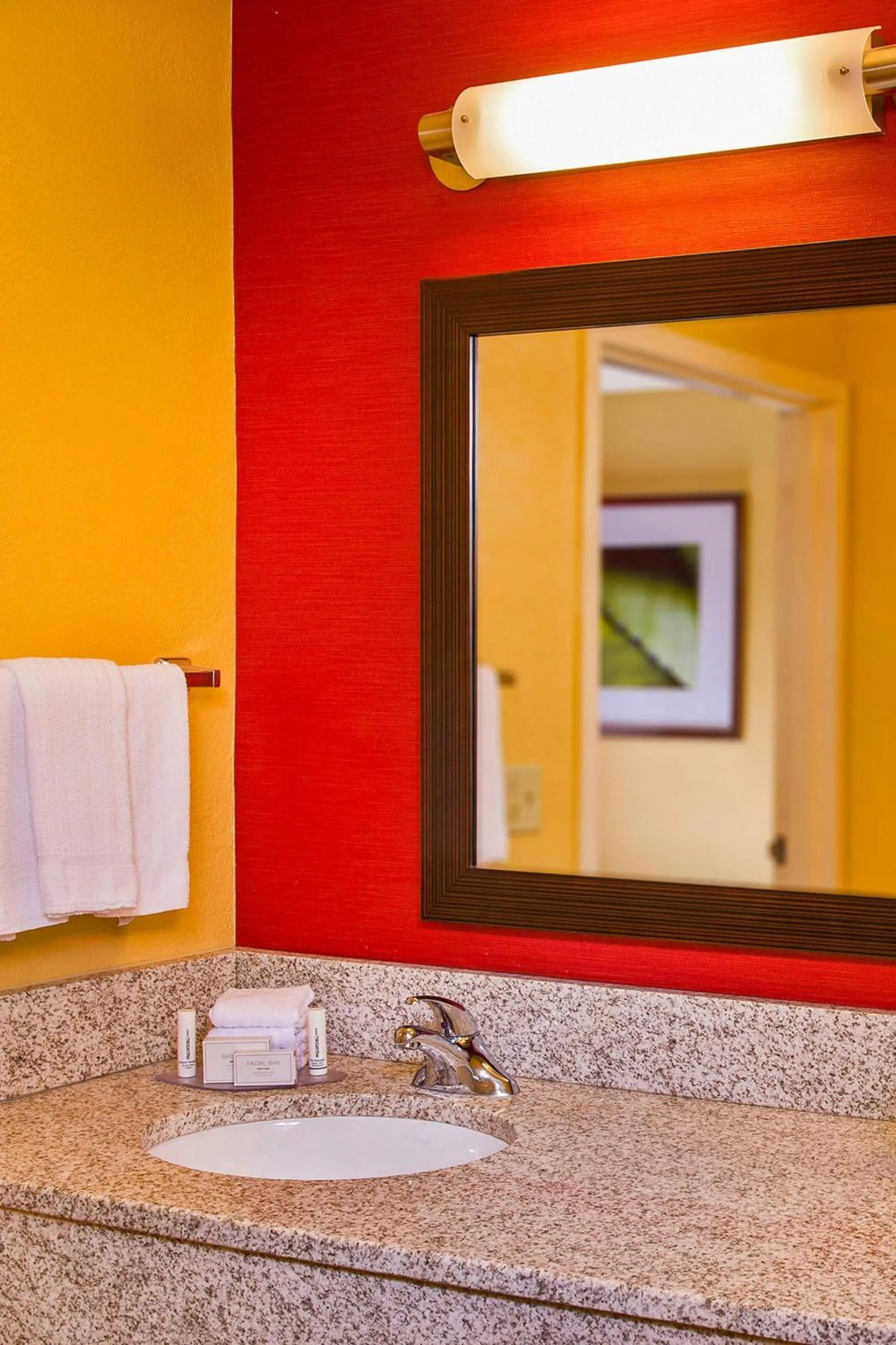 Bathroom in Courtyard by Marriott North Charleston Airport Coliseum