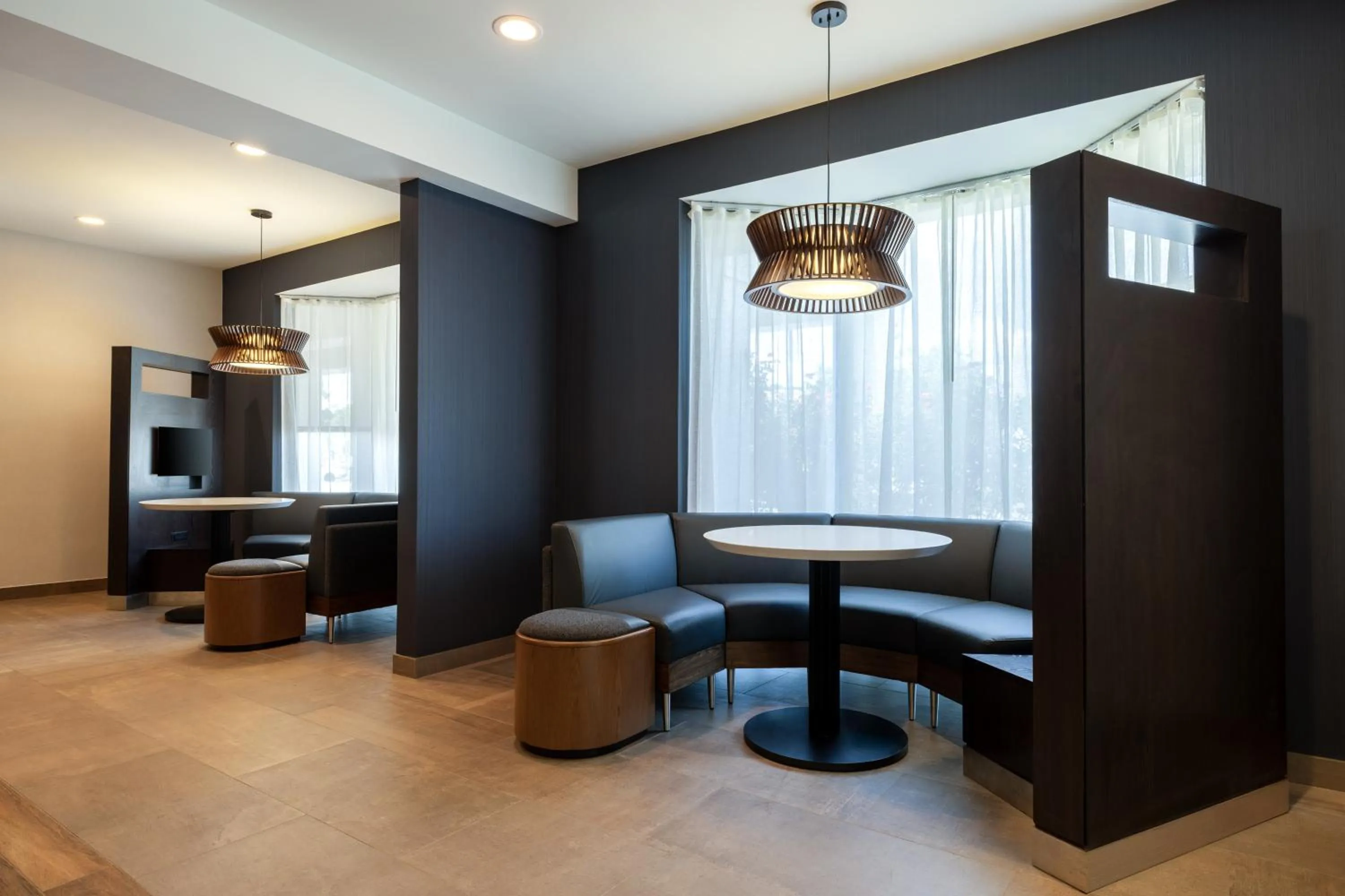 Restaurant/places to eat in Courtyard by Marriott North Charleston Airport Coliseum